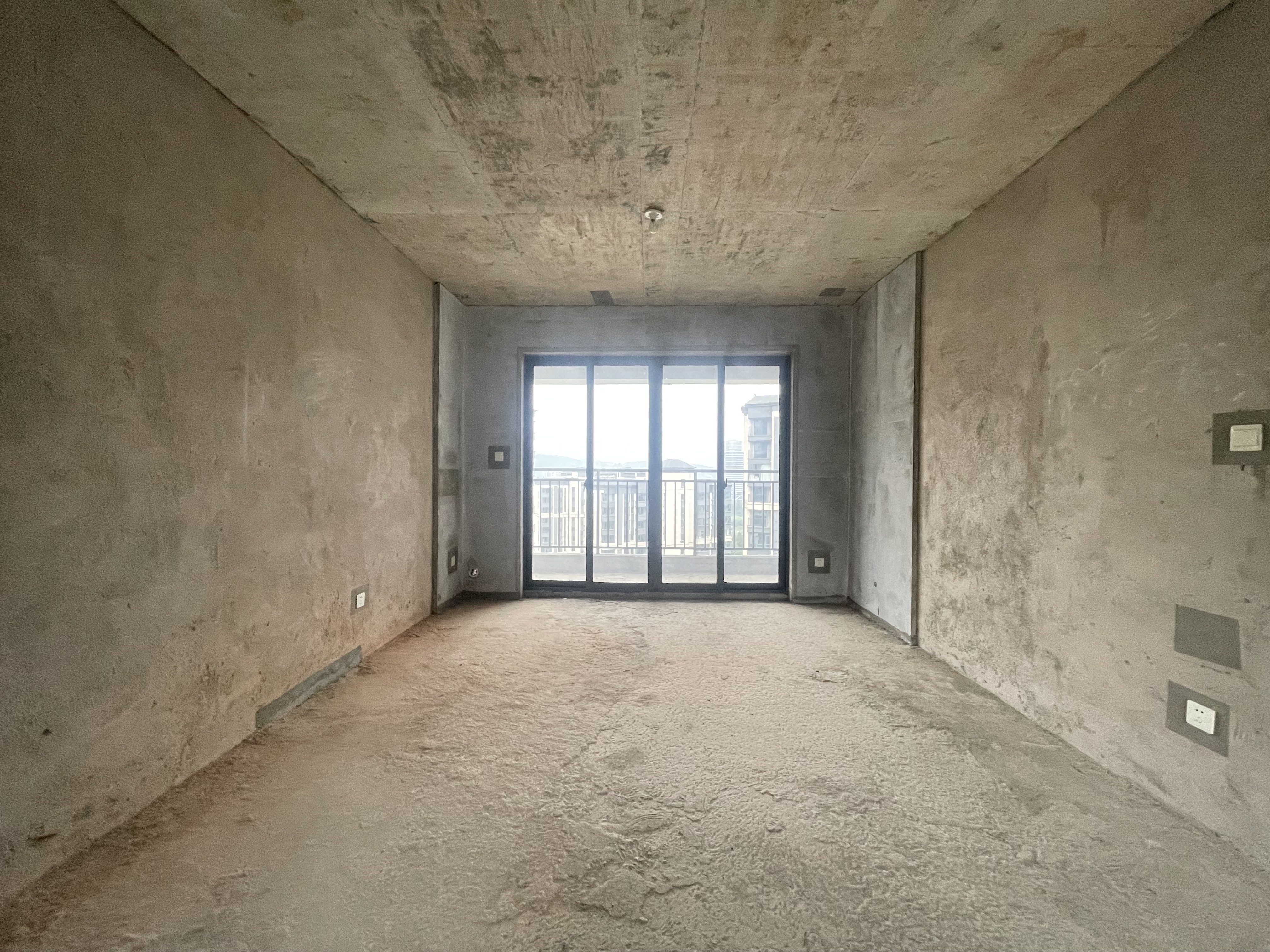 中建凤栖台  4室2厅2卫    58.8万