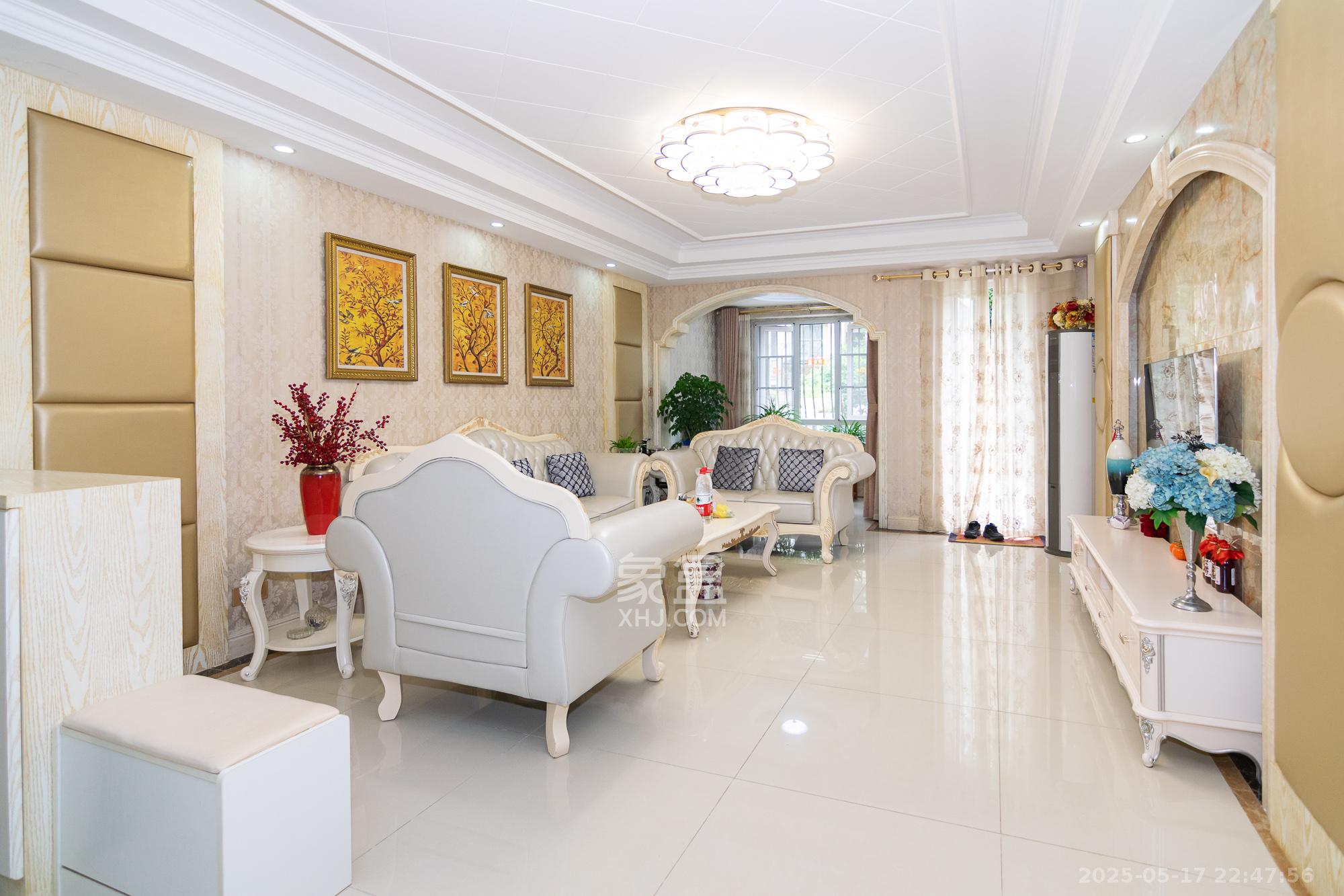 金地三千府(金地湖山樾、金地自在城) 5室2厅3卫 178.0万 金地三千府(金地湖山樾、金地自在城) 5室2厅3卫 178.0万客厅