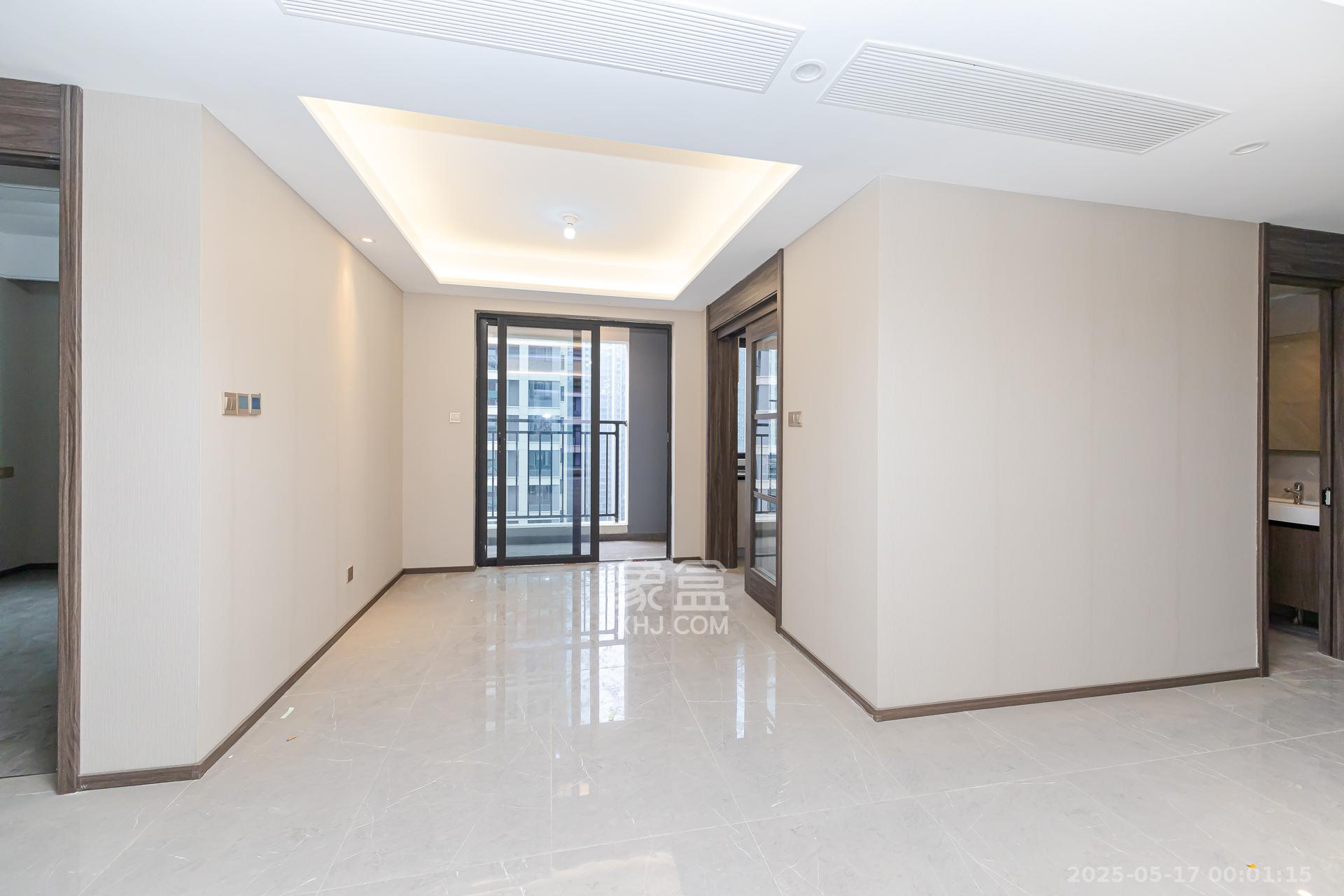 龙湖翠湖壹号 4室2厅2卫 160.0万 龙湖翠湖壹号 4室2厅2卫 160.0万客厅