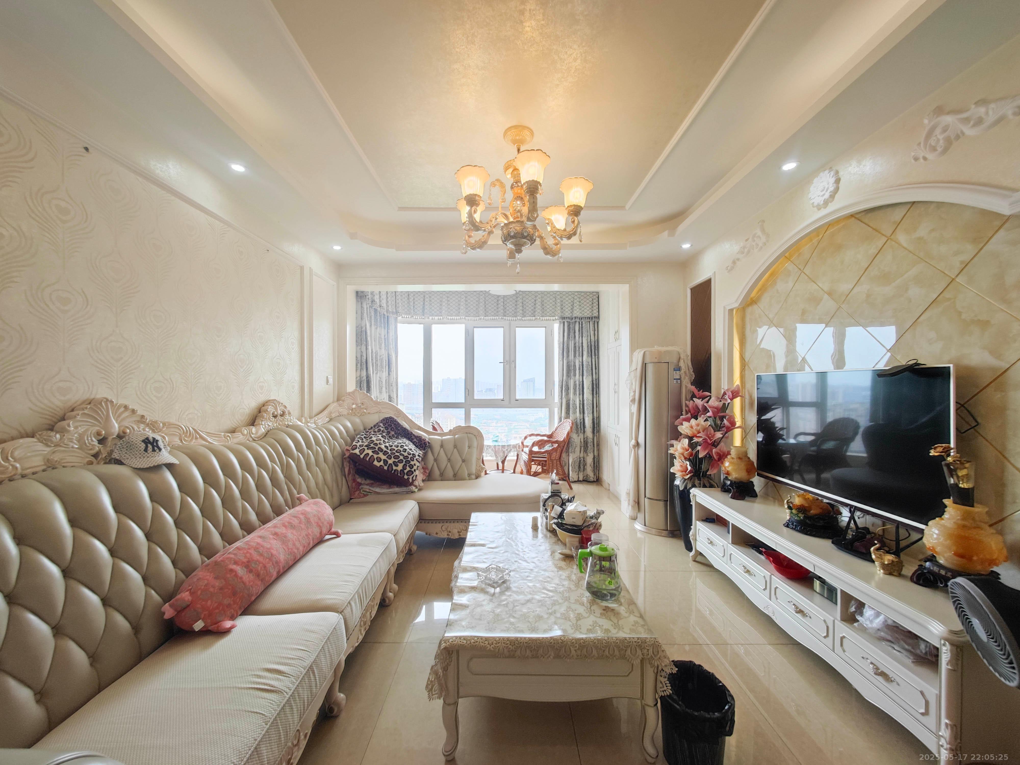 五矿万境水岸二期(五矿万境水岸和苑) 3室2厅1卫 158.0万 五矿万境水岸二期(五矿万境水岸和苑) 3室2厅1卫 158.0万客厅