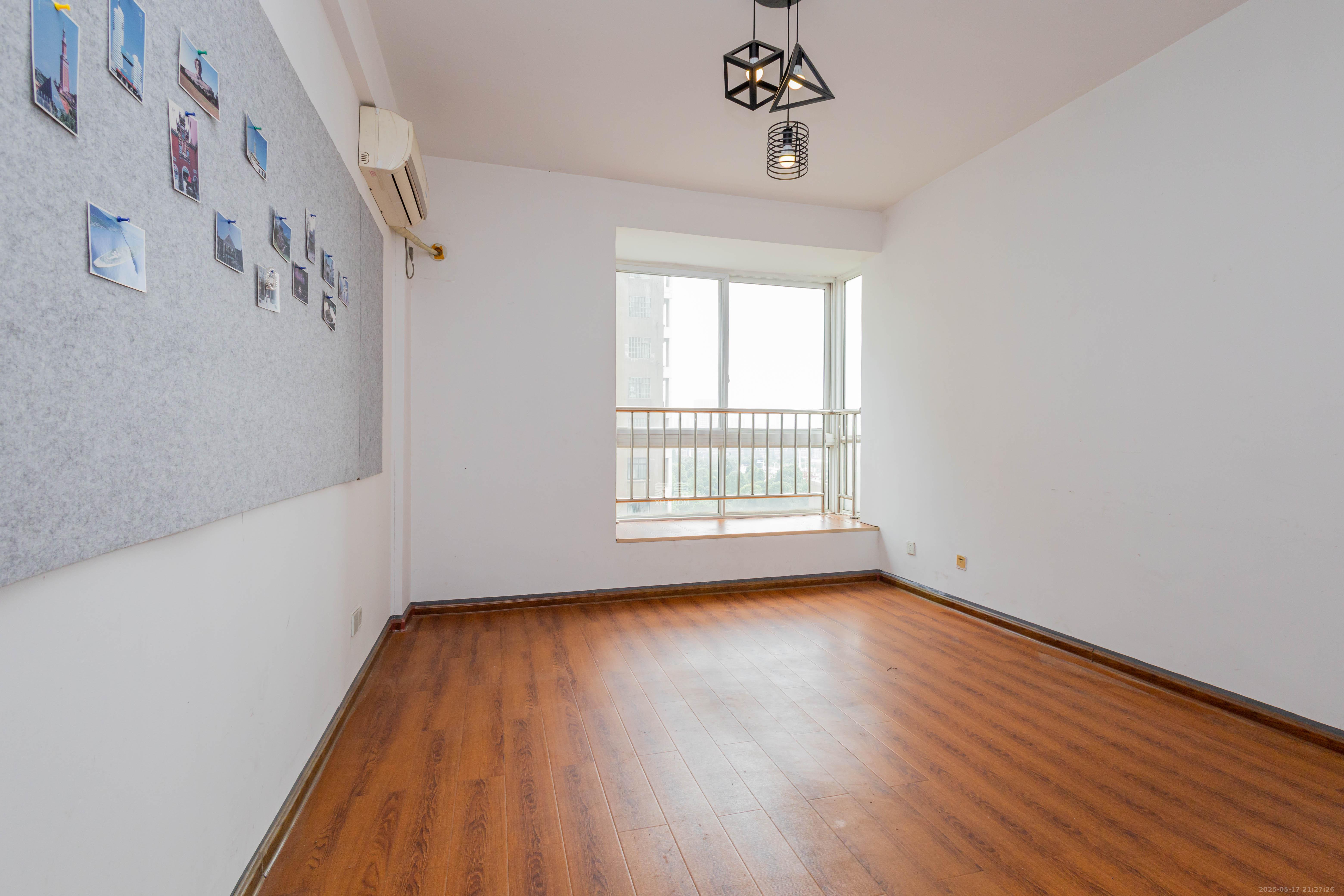 星城福邸(雄天朗郡)  3室2厅2卫    95.0万 星城福邸(雄天朗郡)  3室2厅2卫    95.0万卧室