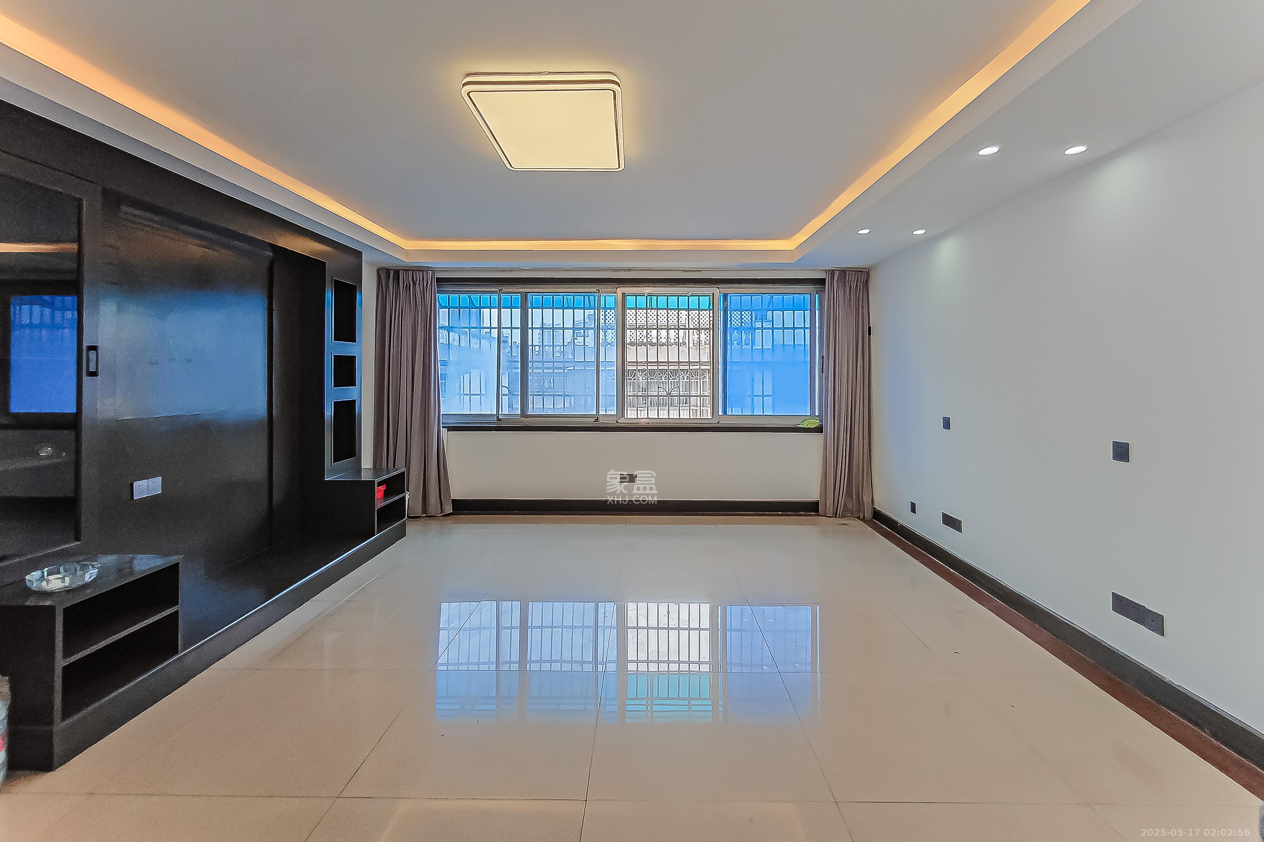 鸿园小区  3室2厅2卫    140.0万 鸿园小区  3室2厅2卫    140.0万客厅