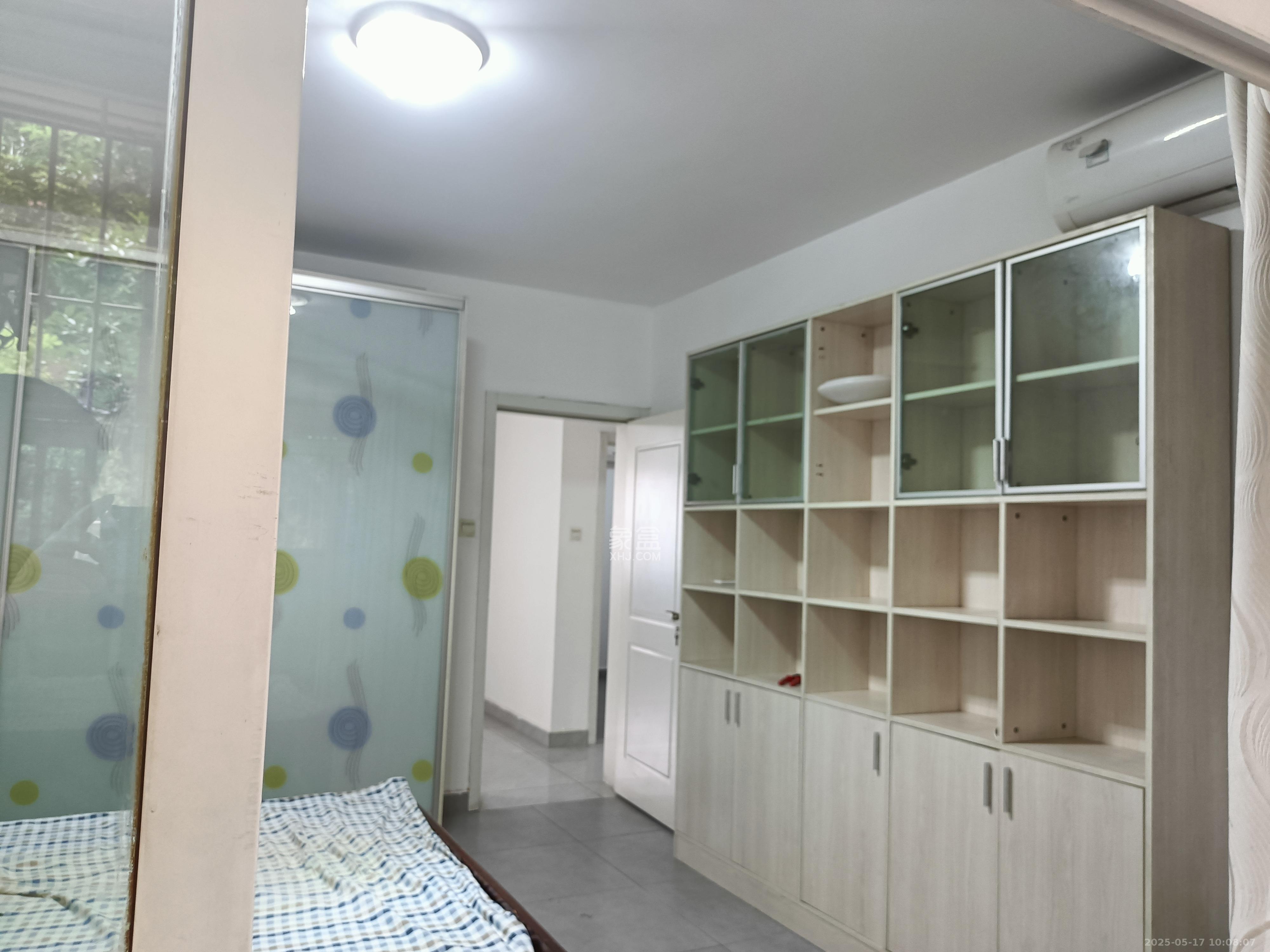 新桥小区  4室2厅1卫   2000.00元/月室内图