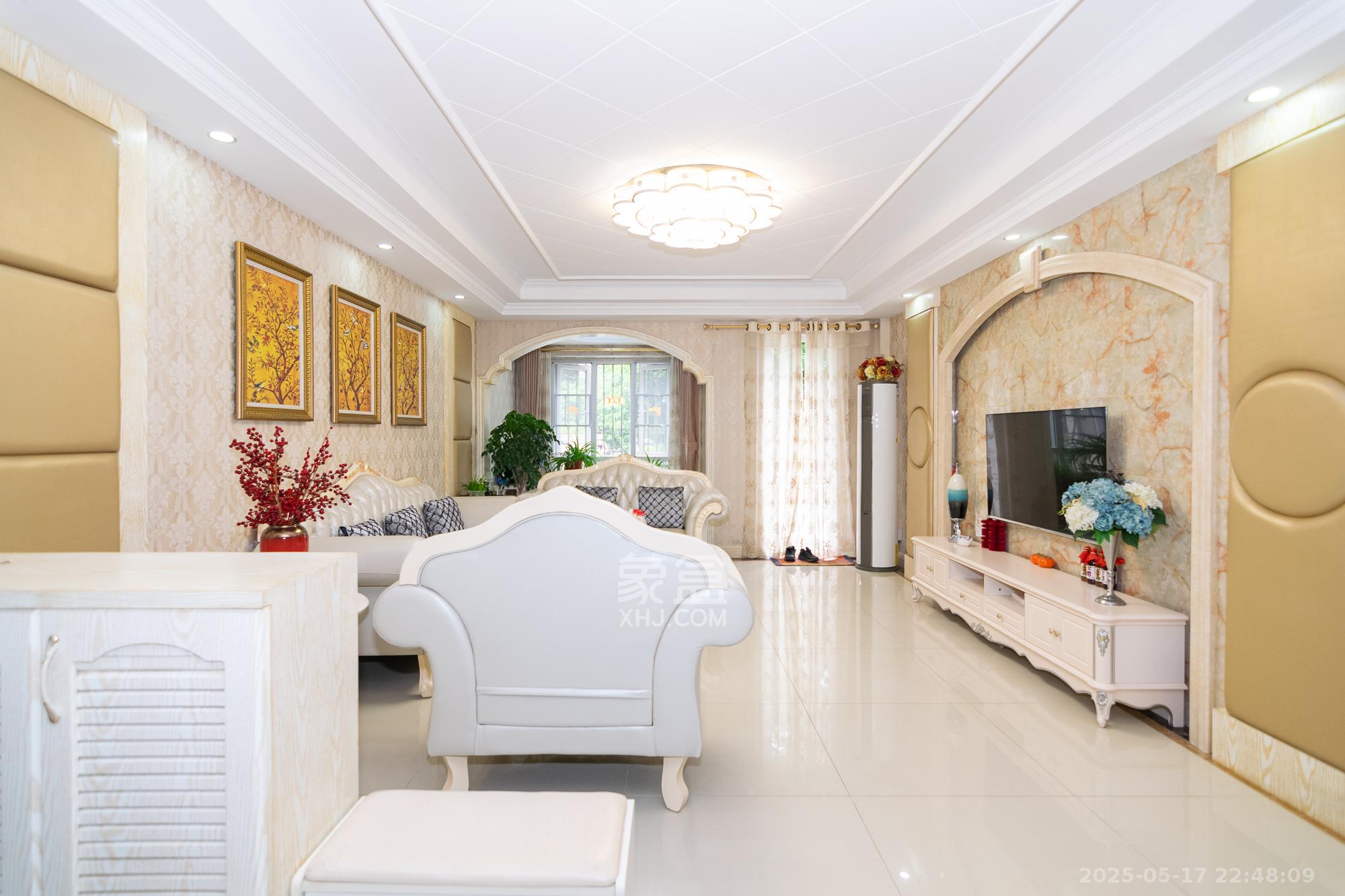 金地三千府(金地湖山樾、金地自在城) 5室2厅3卫 178.0万 金地三千府(金地湖山樾、金地自在城) 5室2厅3卫 178.0万客厅