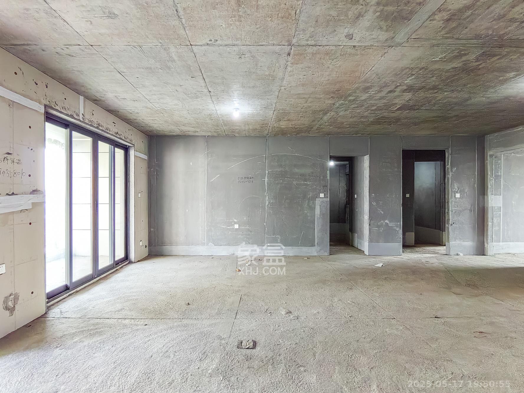 保利金香槟 3室2厅2卫 95.0万 保利金香槟 3室2厅2卫 95.0万客厅