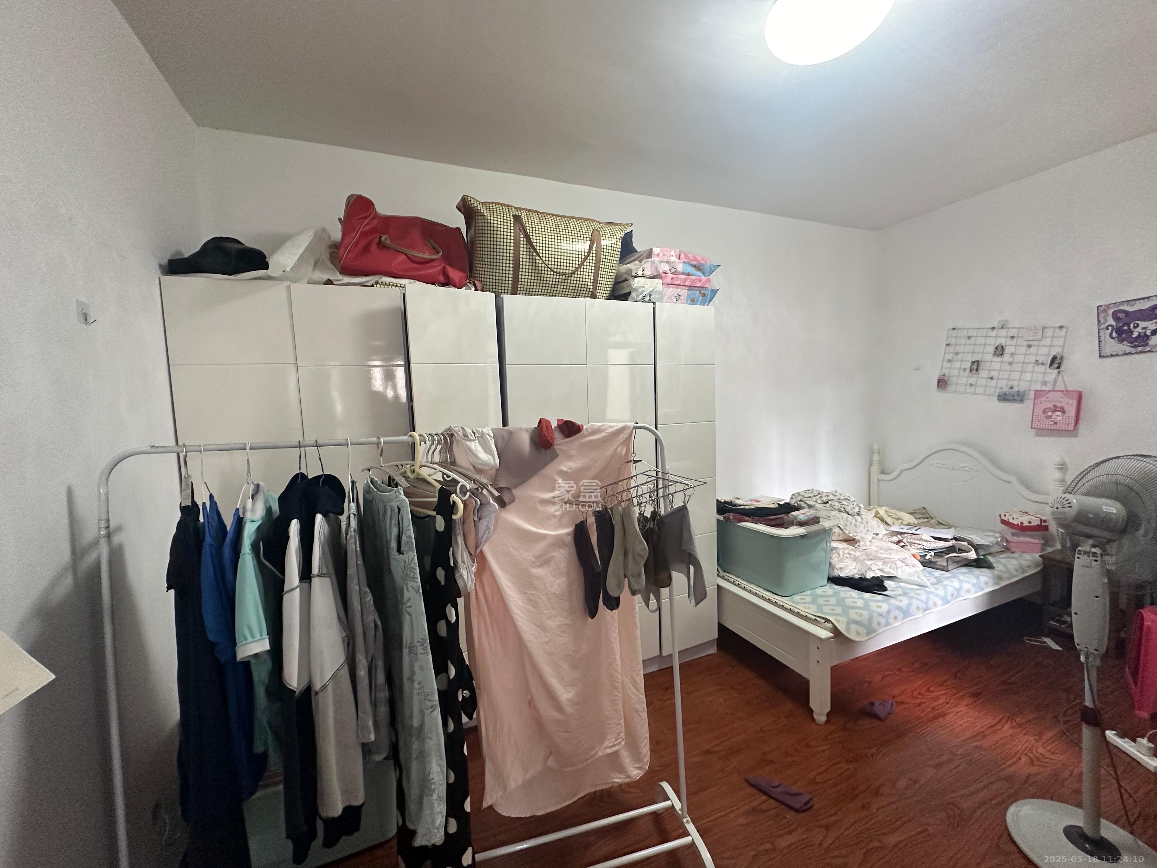 八方小区B区  3室2厅2卫   3500.00元/月室内图