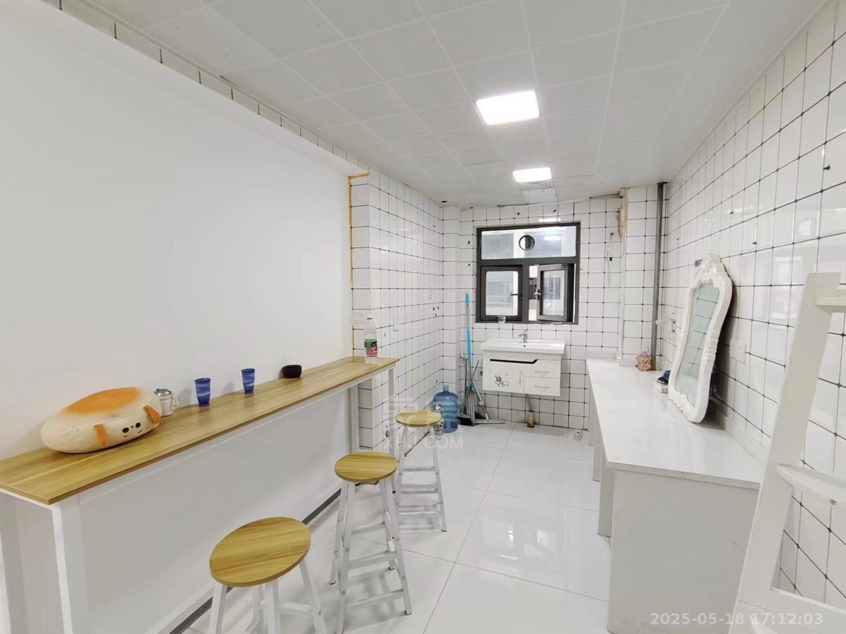 大汉希尔顿 5室0厅0卫 8000.0元/月 大汉希尔顿 5室0厅0卫 8000.0元/月室内图