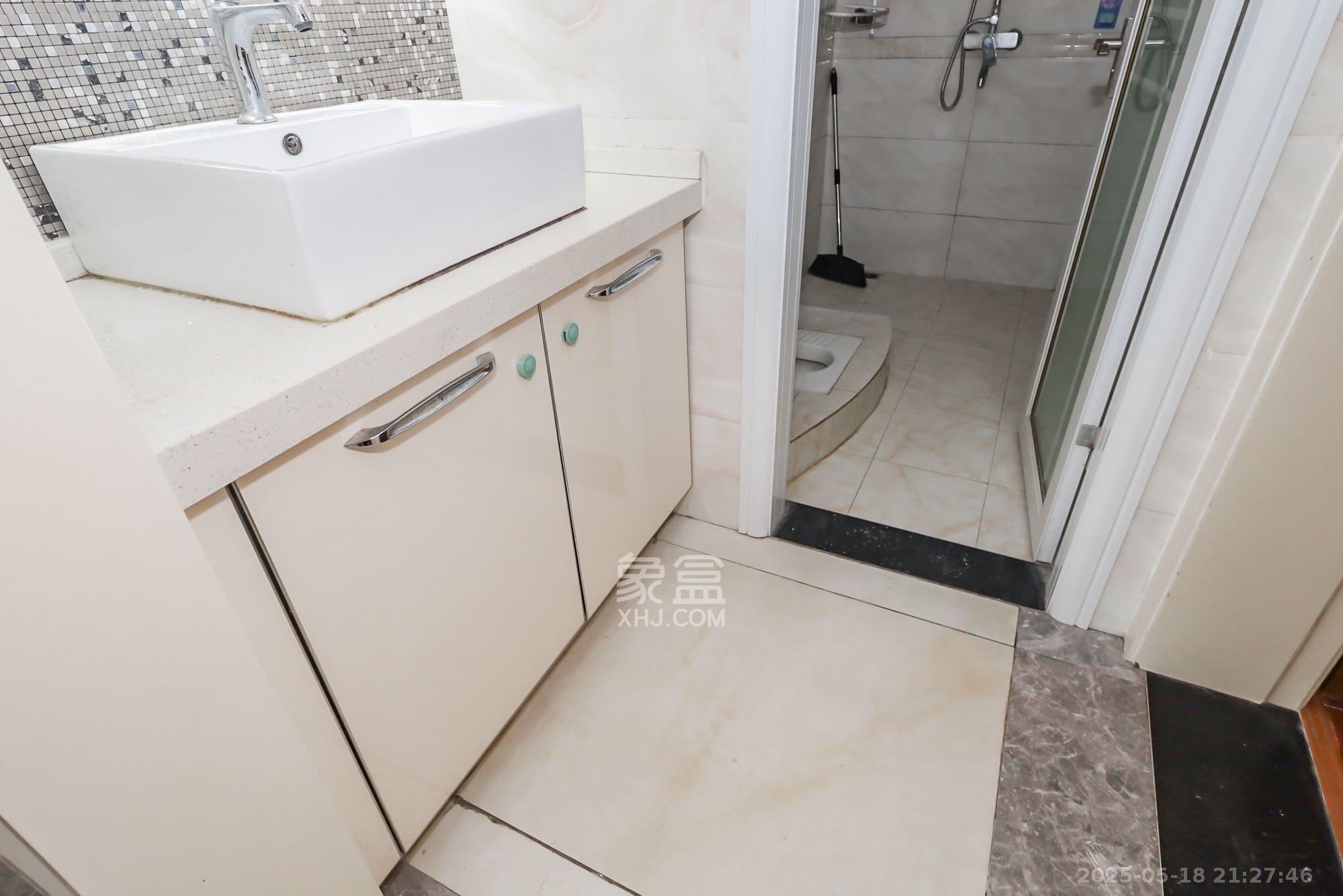 绿地中央广场  3室2厅1卫   2600.00元/月室内图