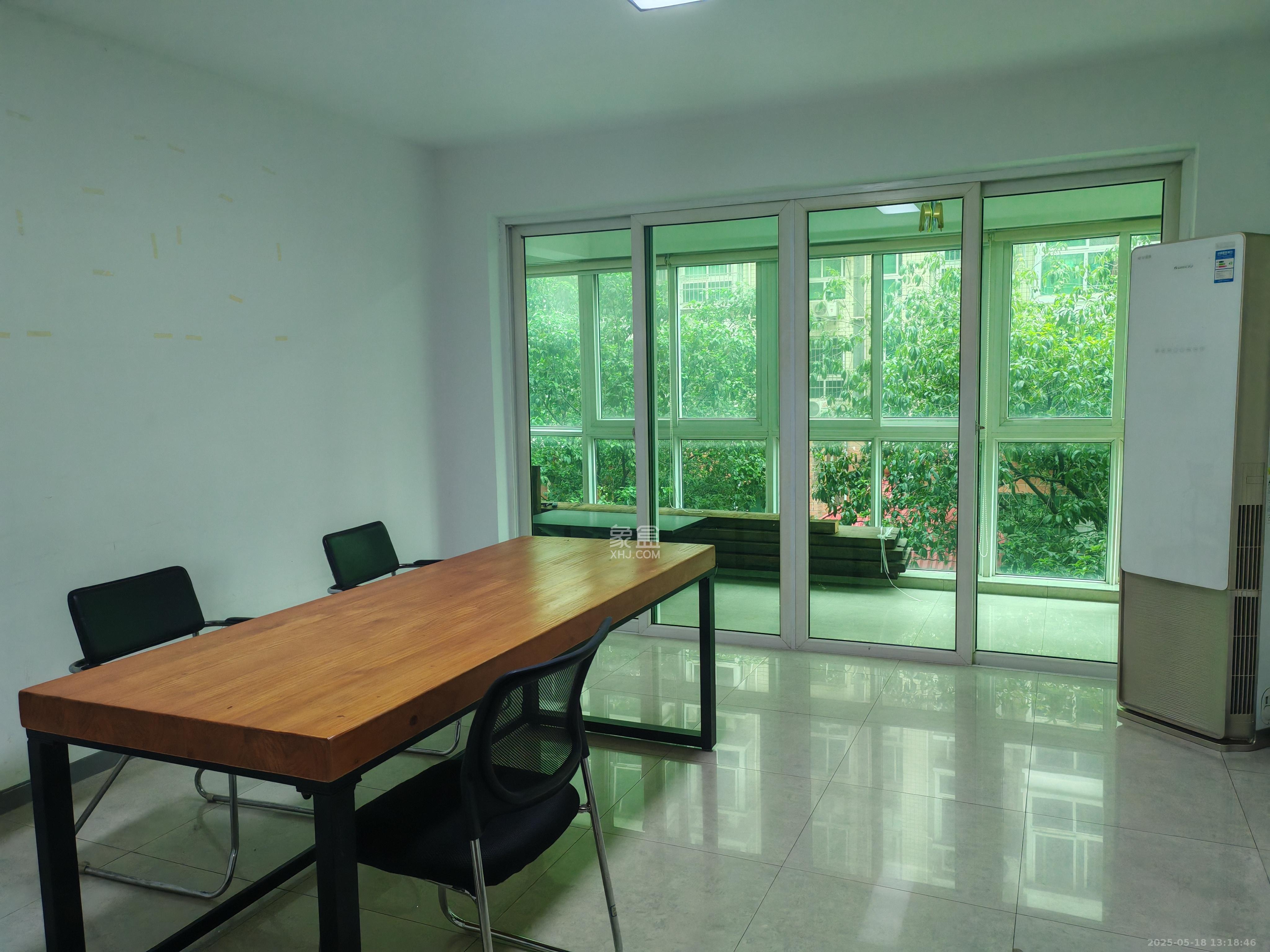 宏华花苑  3室2厅2卫    2600.0元/月 宏华花苑  3室2厅2卫    2600.0元/月室内图