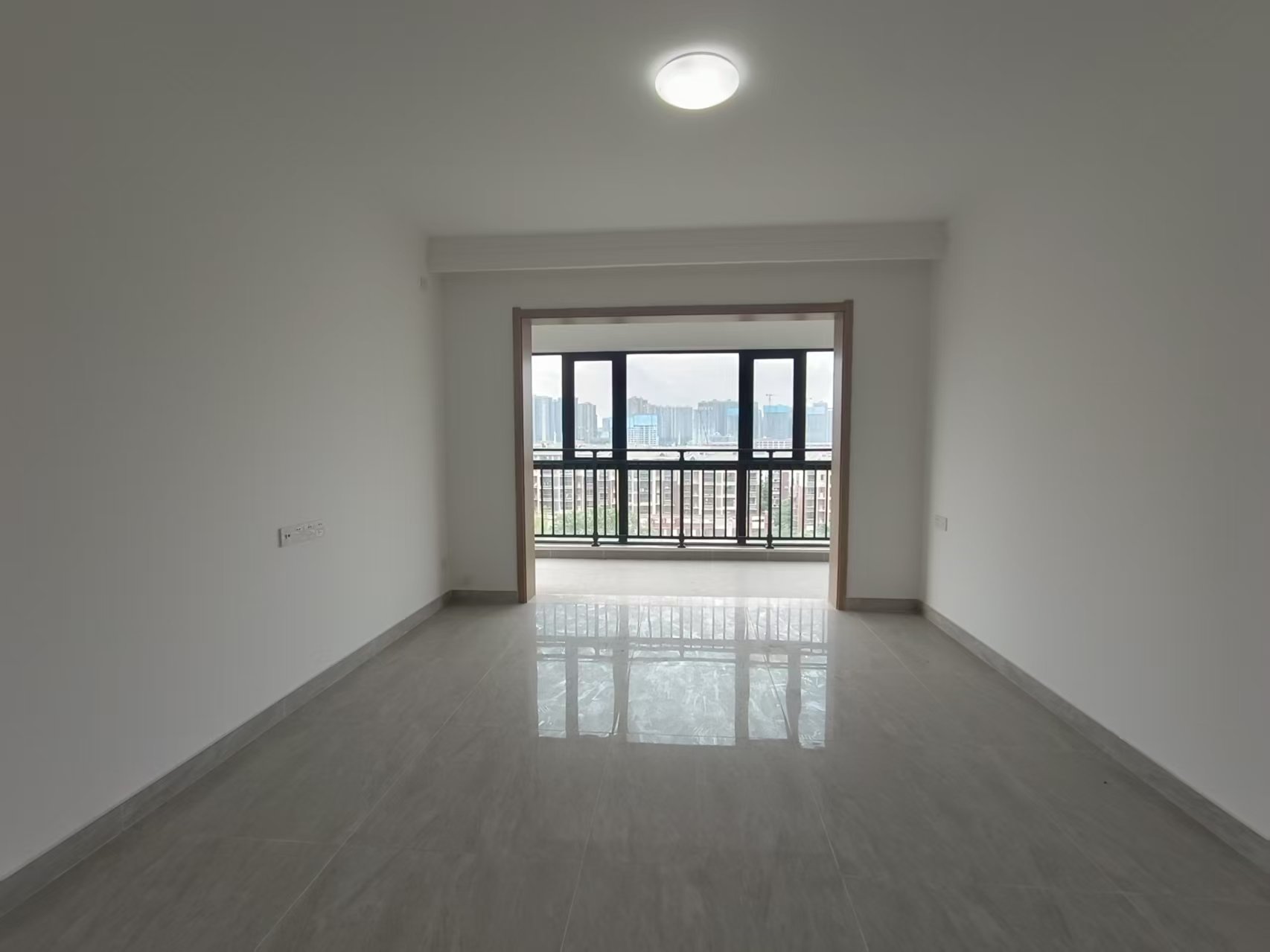 美的翰城  3室2厅2卫    99.0万 美的翰城  3室2厅2卫    99.0万室内图