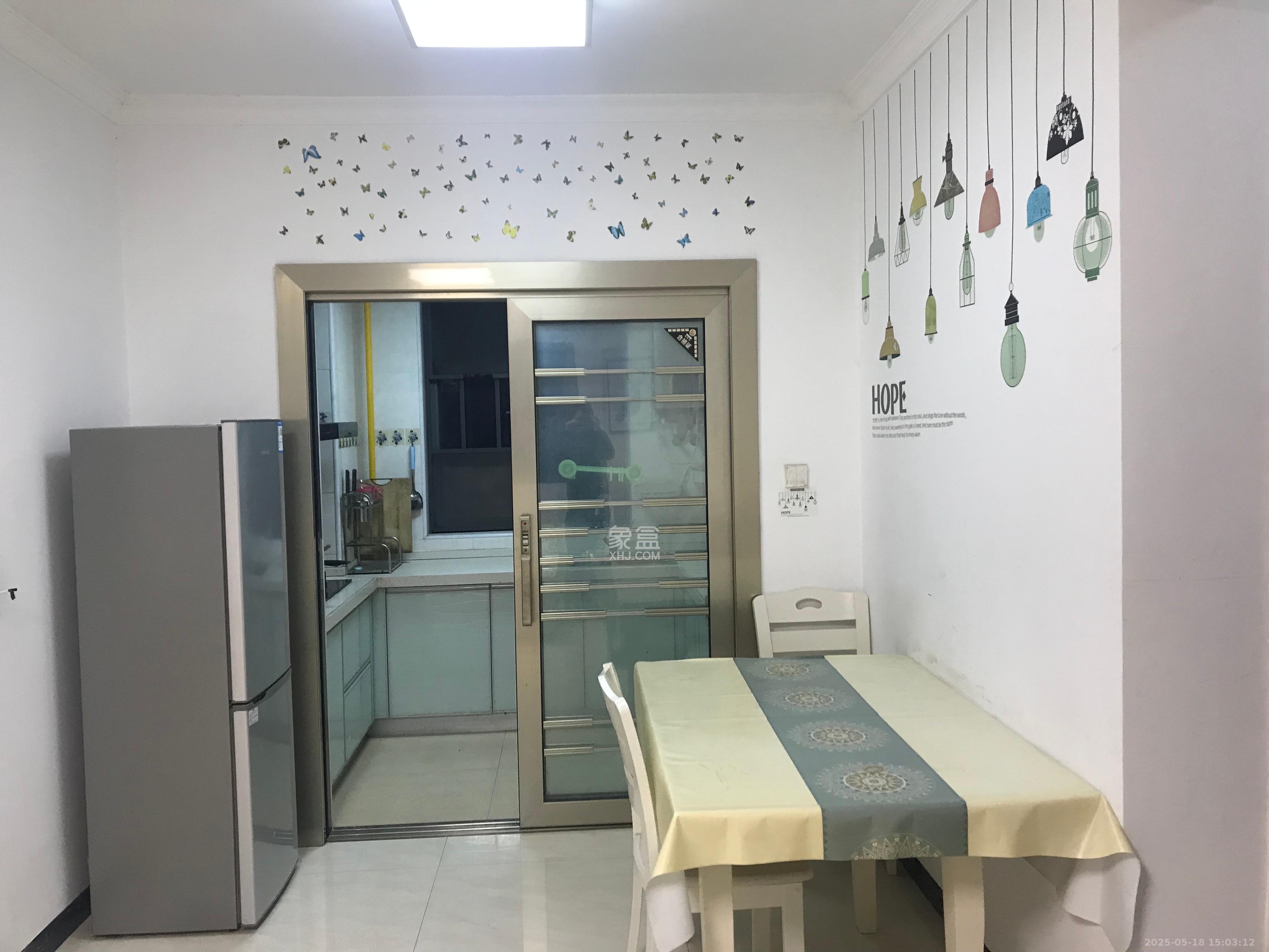 荣盛花语书苑 3室2厅1卫 2700.0元/月 荣盛花语书苑 3室2厅1卫 2700.0元/月室内图