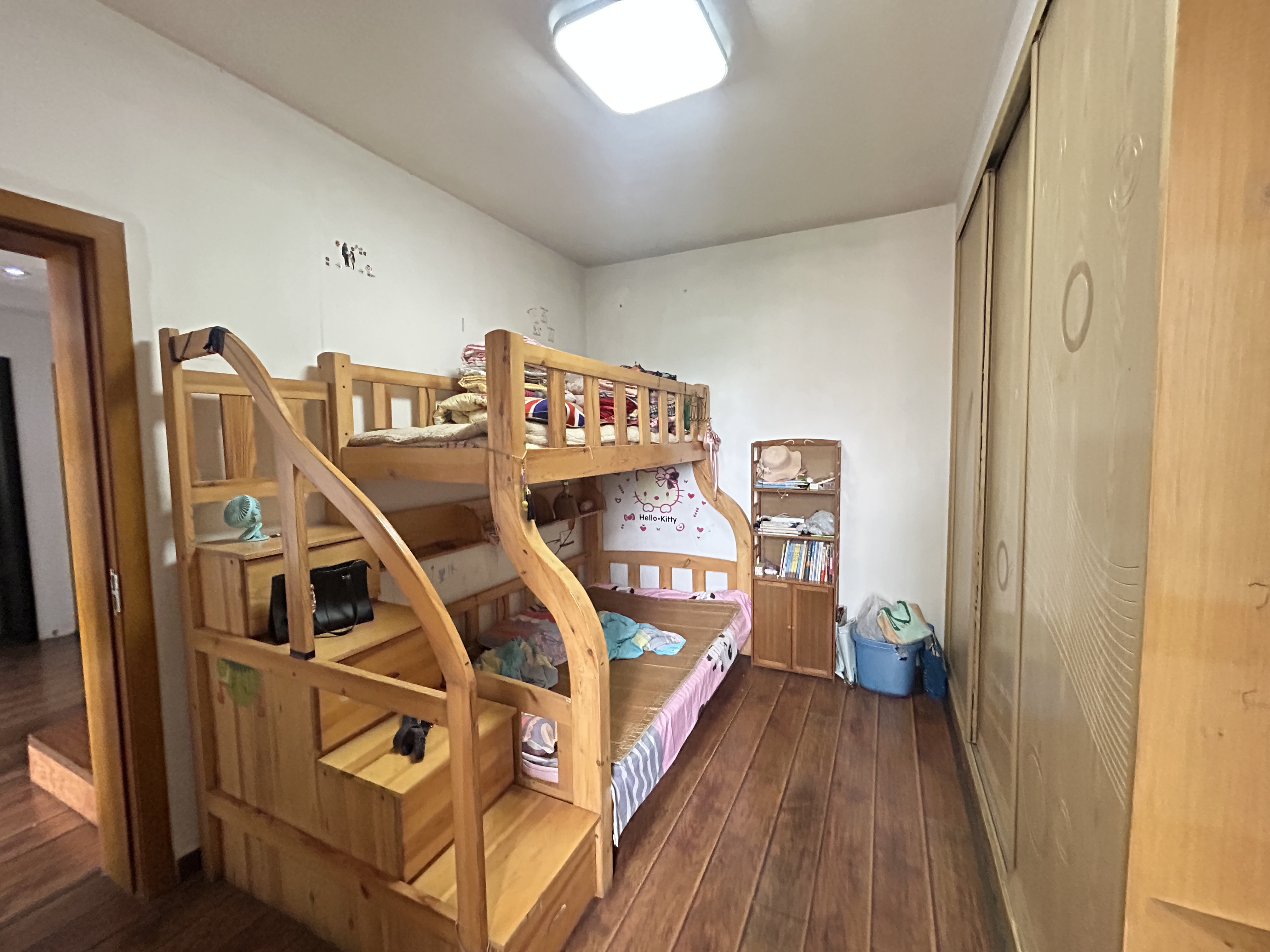 香槟花苑 5室2厅2卫 1500.0元/月 香槟花苑 5室2厅2卫 1500.0元/月室内图