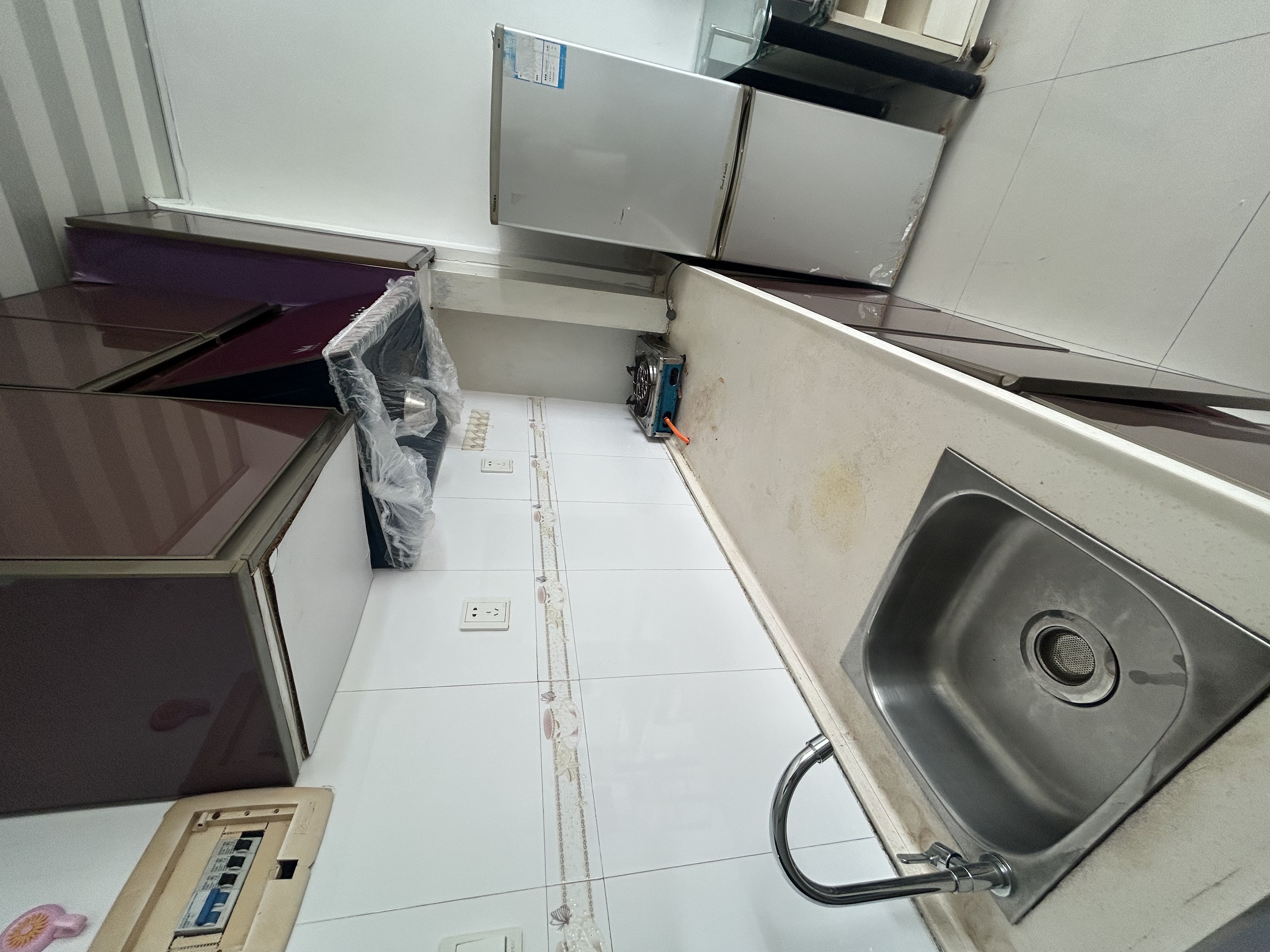 海富大厦  1室1厅1卫   1500.00元/月室内图