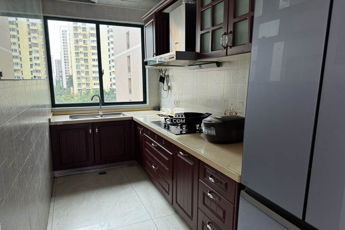 金海雅苑 3室2厅1卫 2300.0元/月 金海雅苑 3室2厅1卫 2300.0元/月室内图