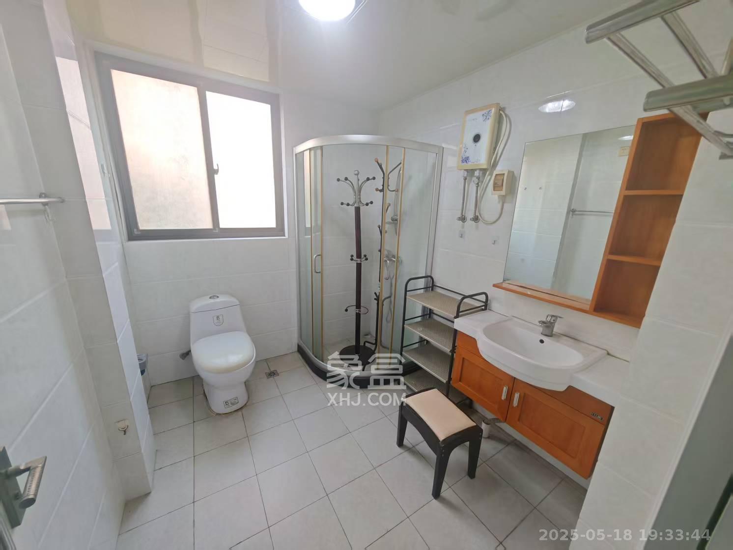 天城湖光山色  4室2厅2卫    3400.0元/月 天城湖光山色  4室2厅2卫    3400.0元/月室内图