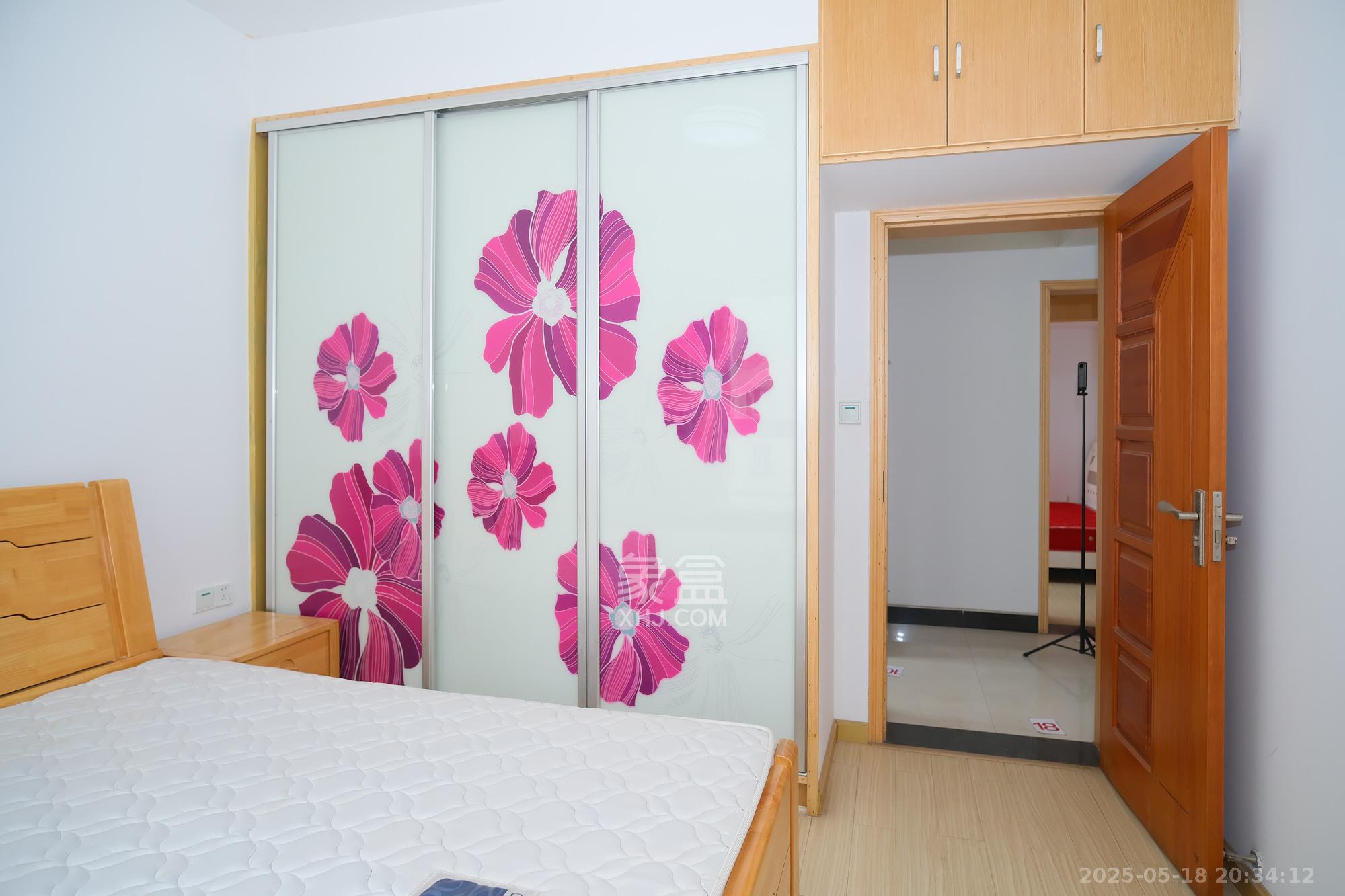 世景华庭 2室2厅1卫 60.0万 世景华庭 2室2厅1卫 60.0万卧室