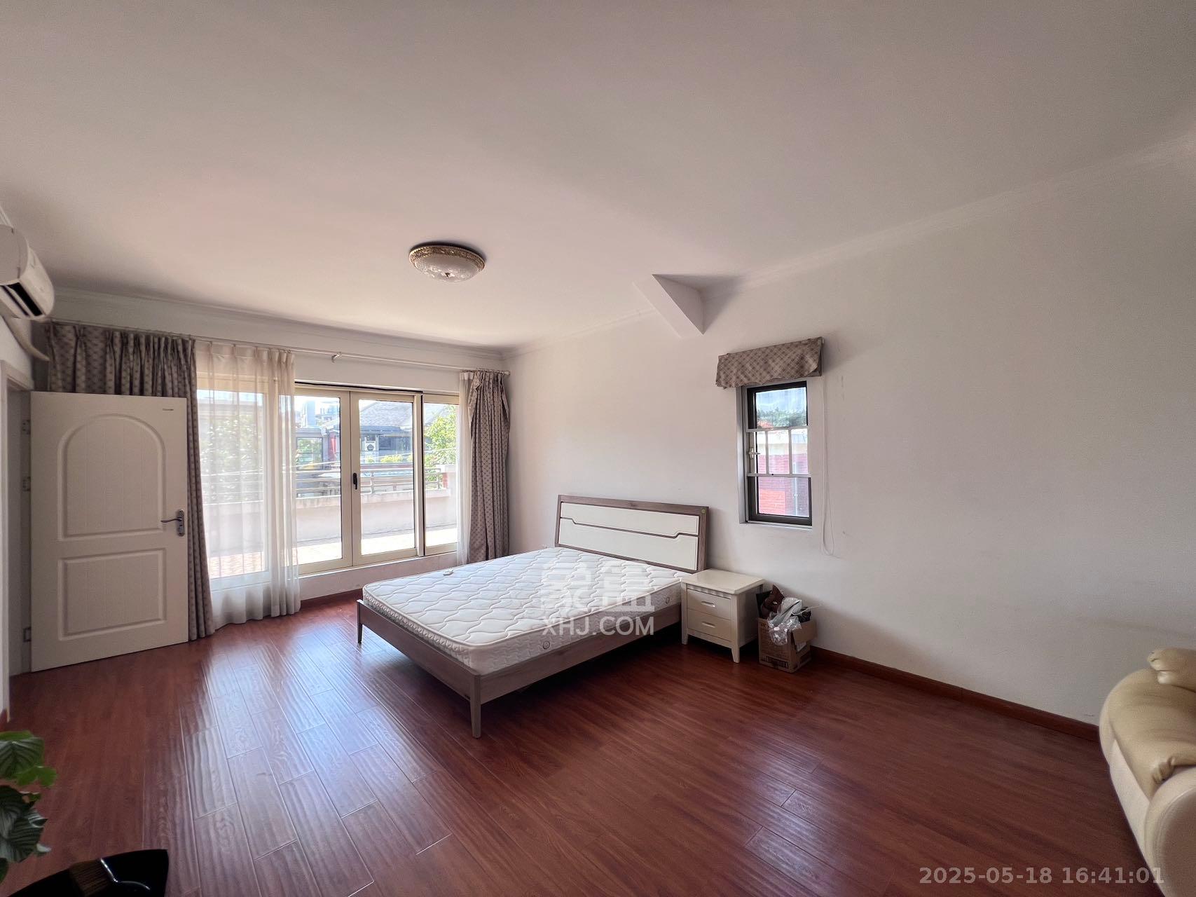 龙湾国际别墅 5室2厅3卫 7200.0元/月 龙湾国际别墅 5室2厅3卫 7200.0元/月室内图