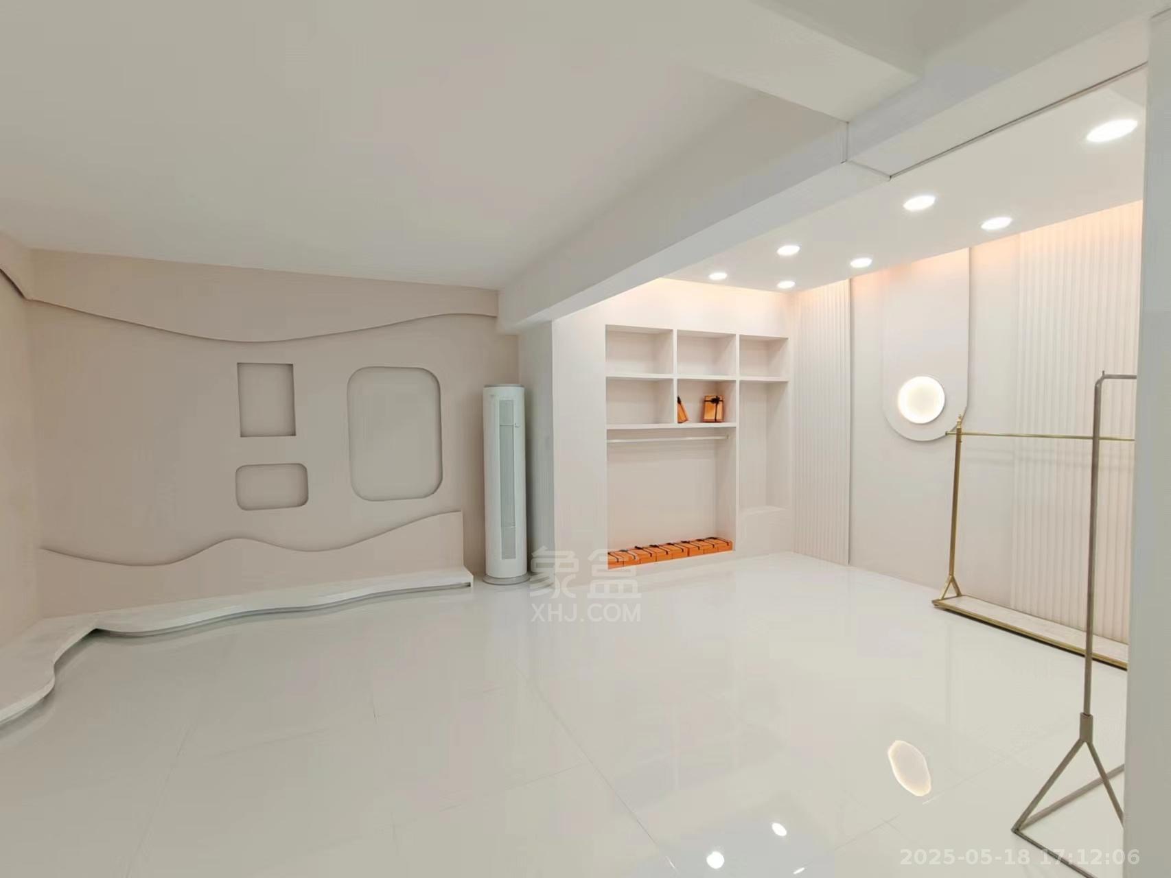 大汉希尔顿 5室0厅0卫 8000.0元/月 大汉希尔顿 5室0厅0卫 8000.0元/月室内图