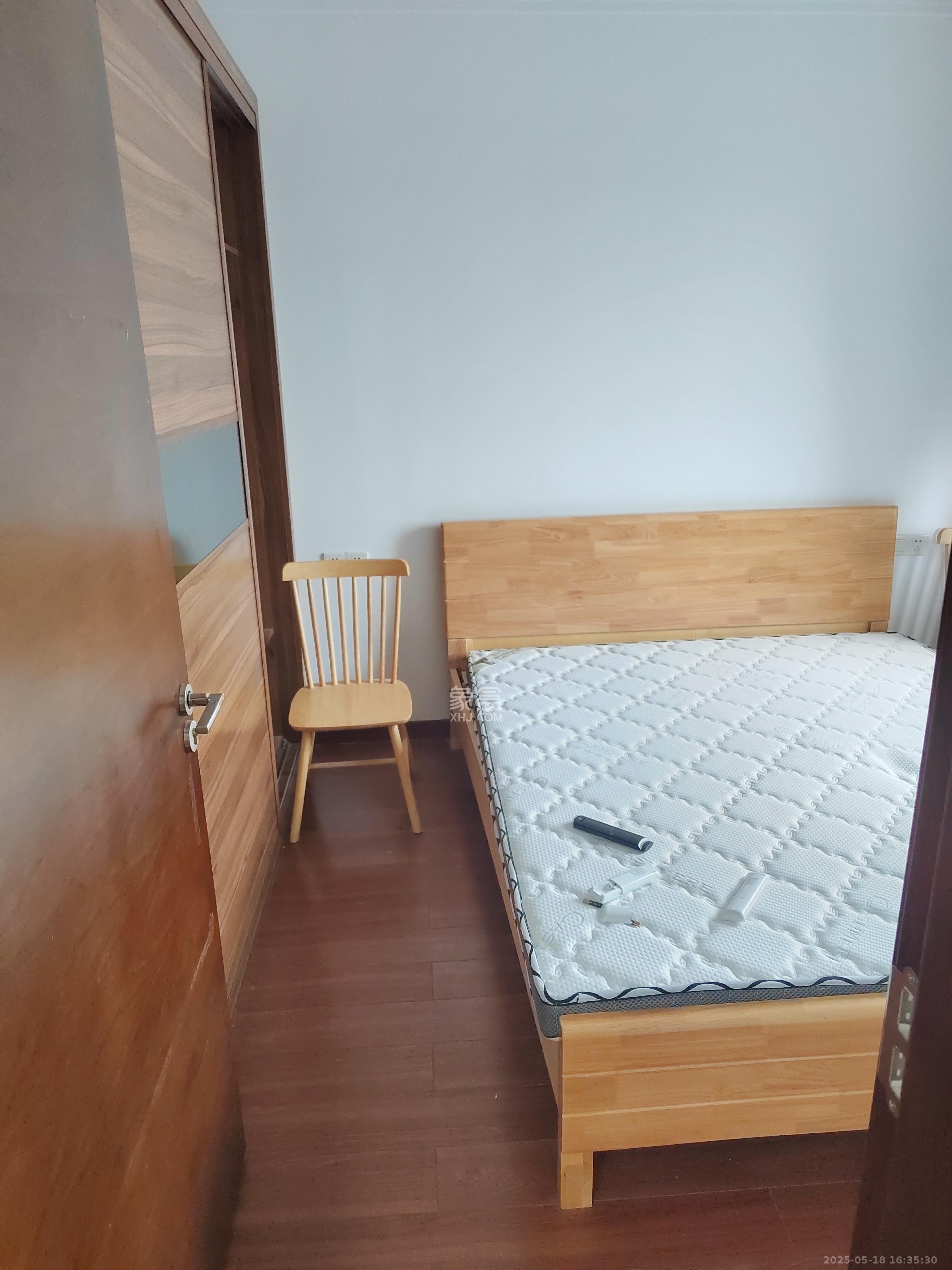 荣泰广场 3室2厅1卫 2400.0元/月 荣泰广场 3室2厅1卫 2400.0元/月室内图