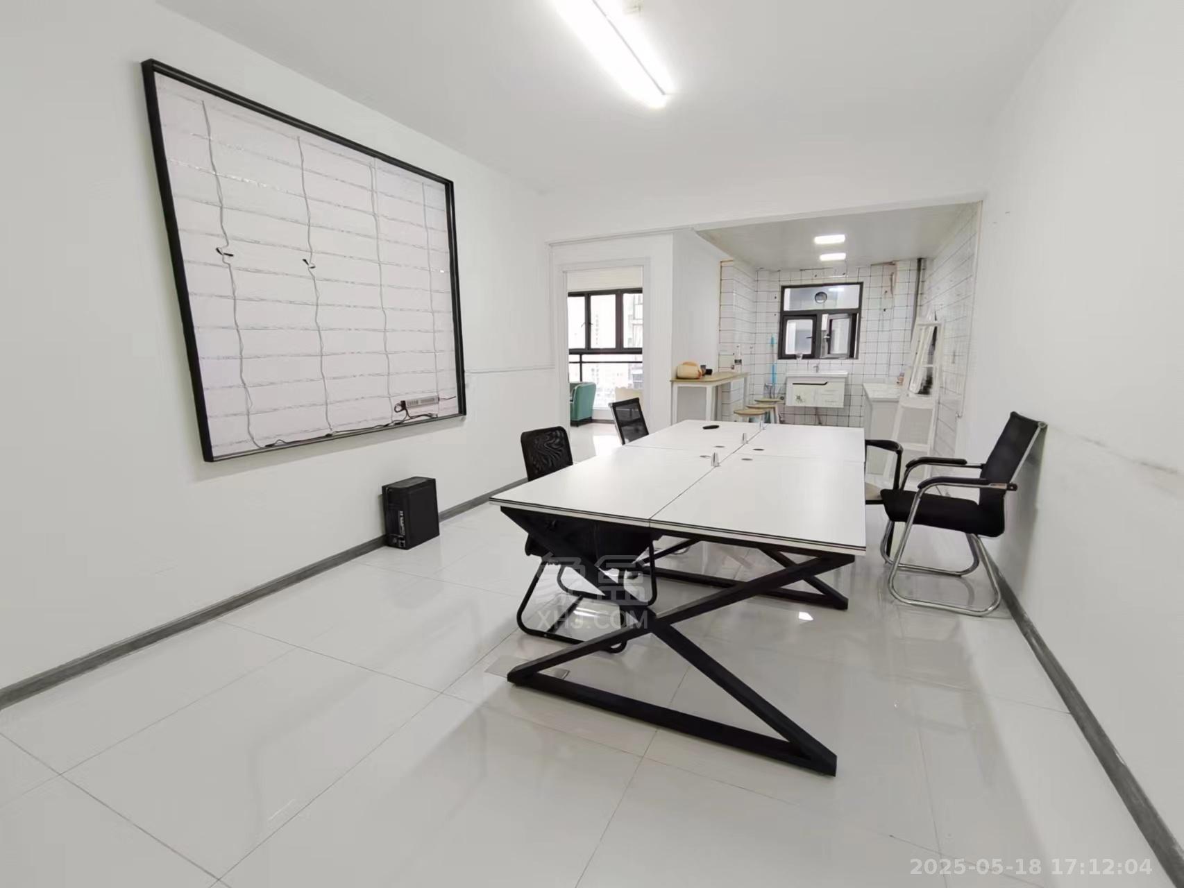 大汉希尔顿 5室0厅0卫 8000.0元/月 大汉希尔顿 5室0厅0卫 8000.0元/月室内图