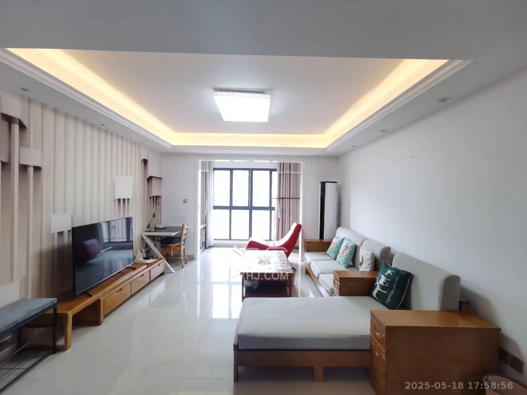 三一街区  3室2厅2卫   2300.00元/月