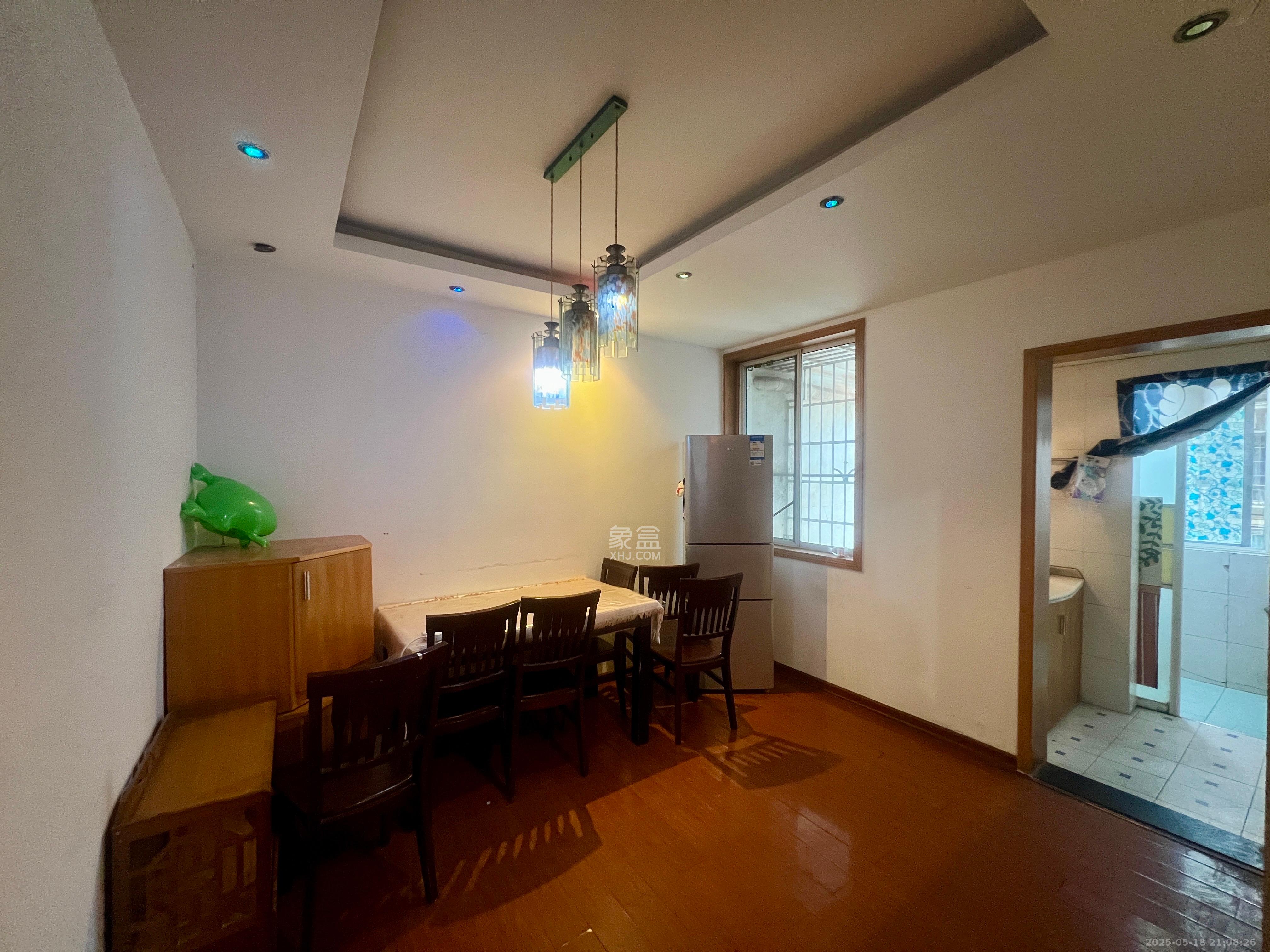 景湾小区（井湾小区）  3室2厅2卫   1750.00元/月室内图