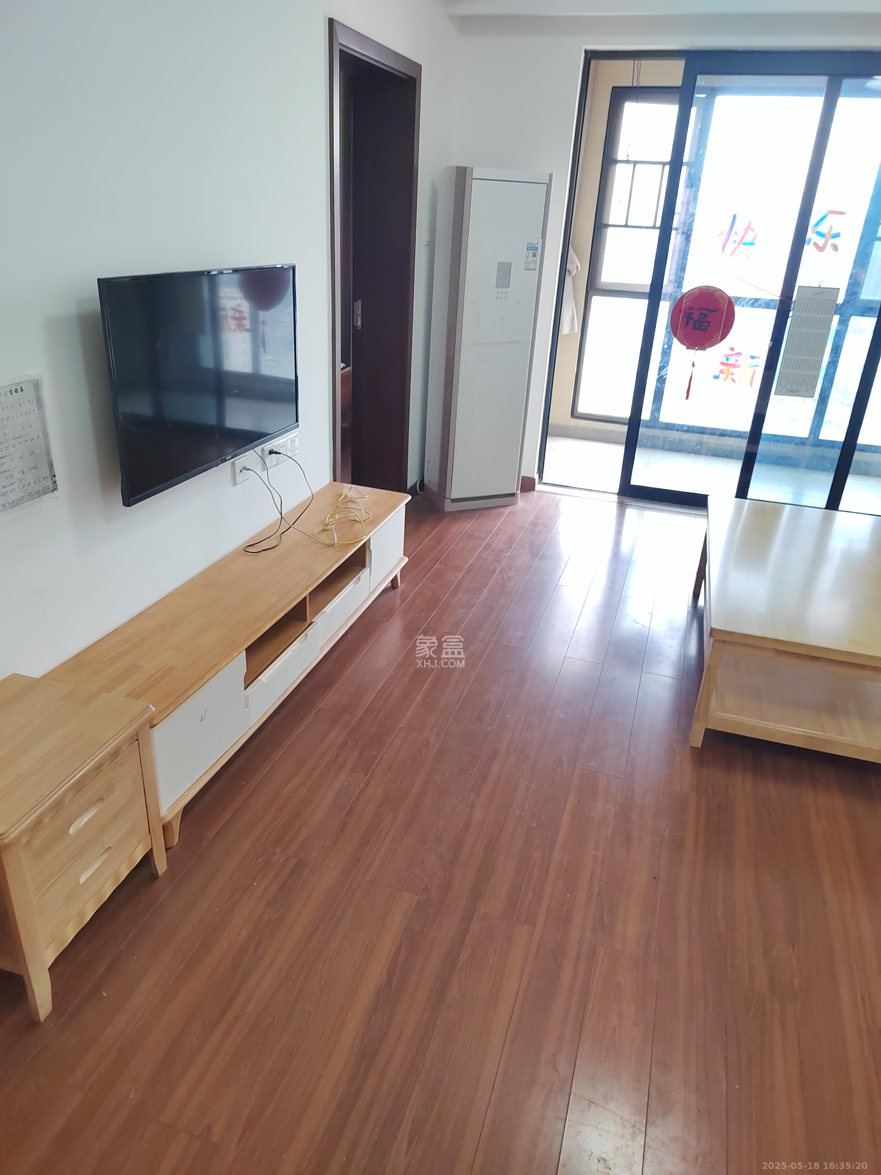 荣泰广场 3室2厅1卫 2400.0元/月 荣泰广场 3室2厅1卫 2400.0元/月室内图