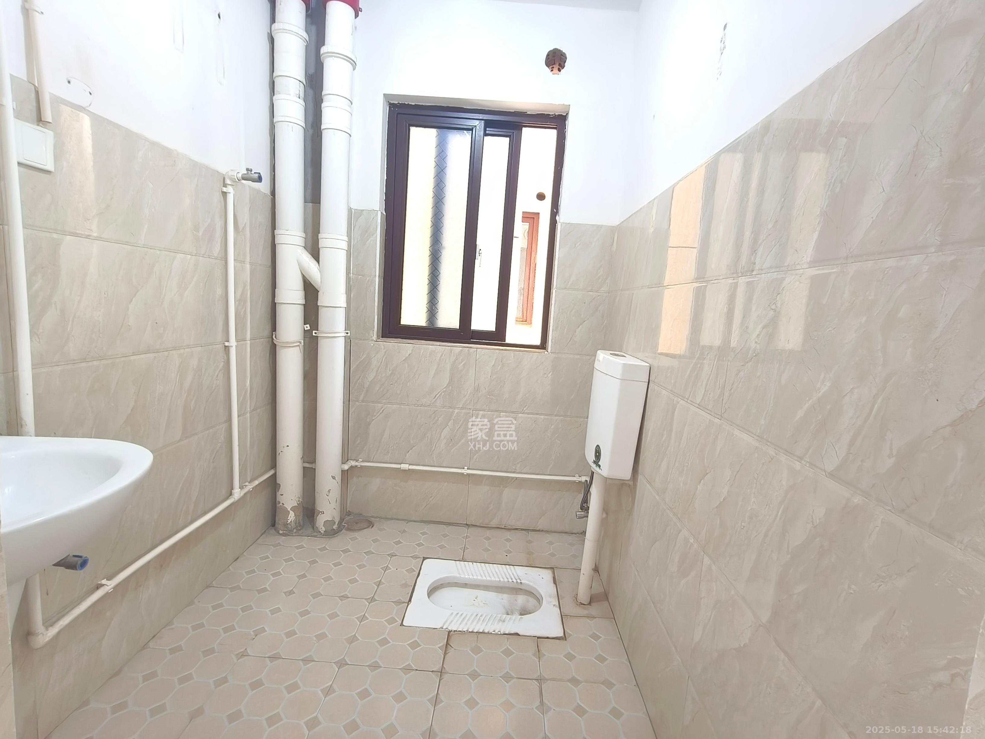 东方美地  4室2厅1卫   2600.00元/月室内图