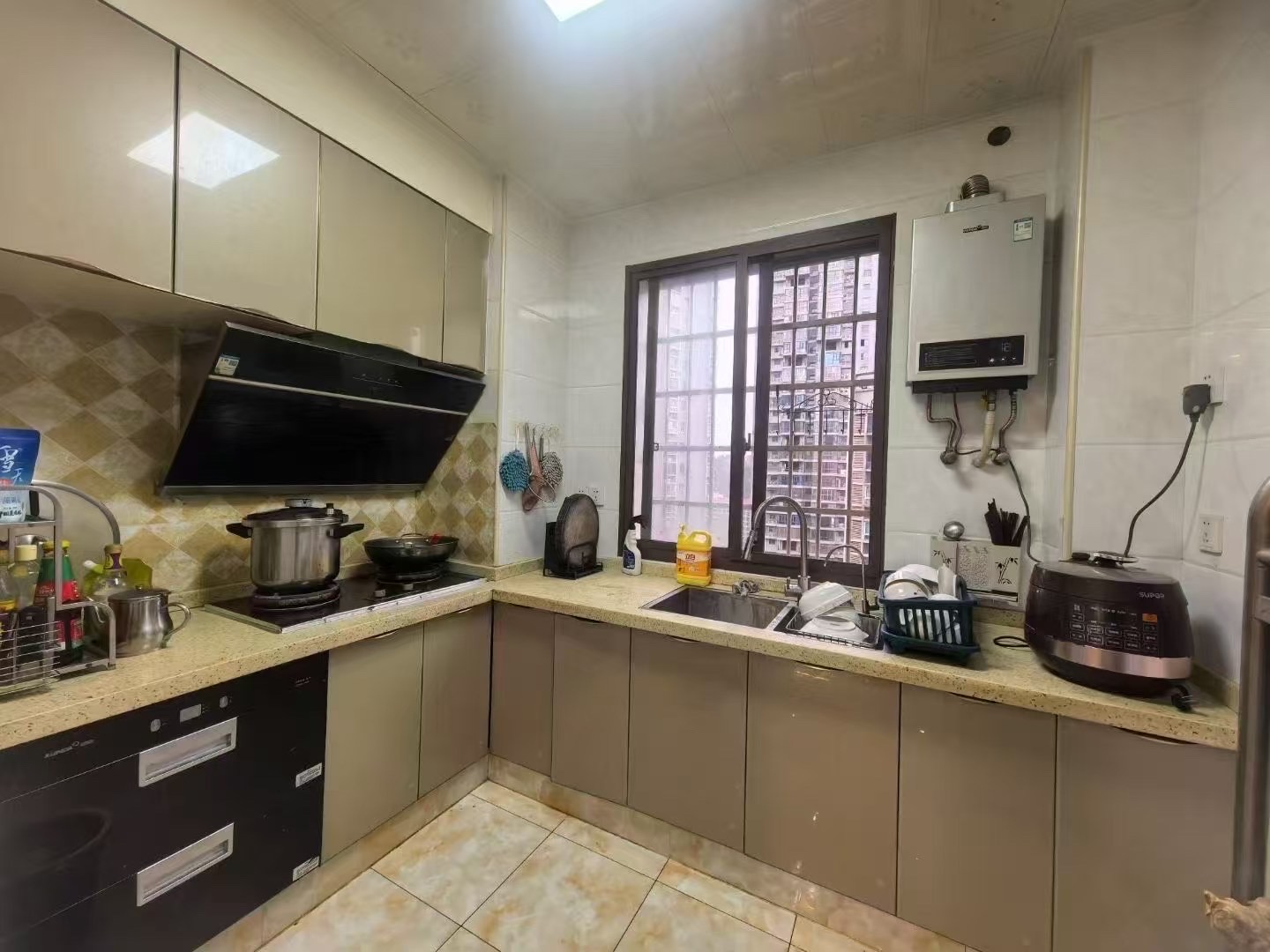 城典丽园  3室2厅2卫    66.8万 城典丽园  3室2厅2卫    66.8万客厅