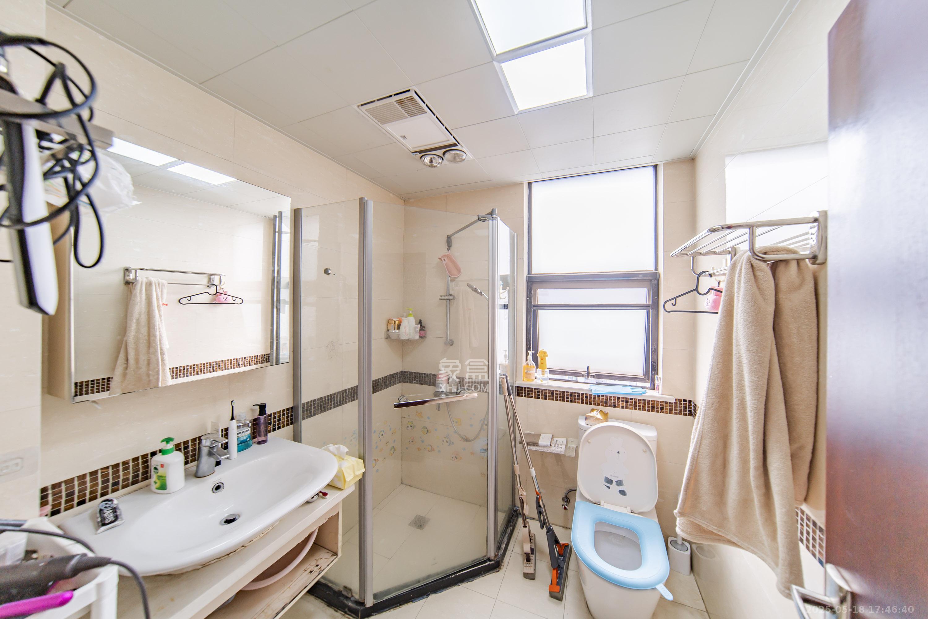 阳光100三期  2室2厅1卫    75.0万 阳光100三期  2室2厅1卫    75.0万卫生间