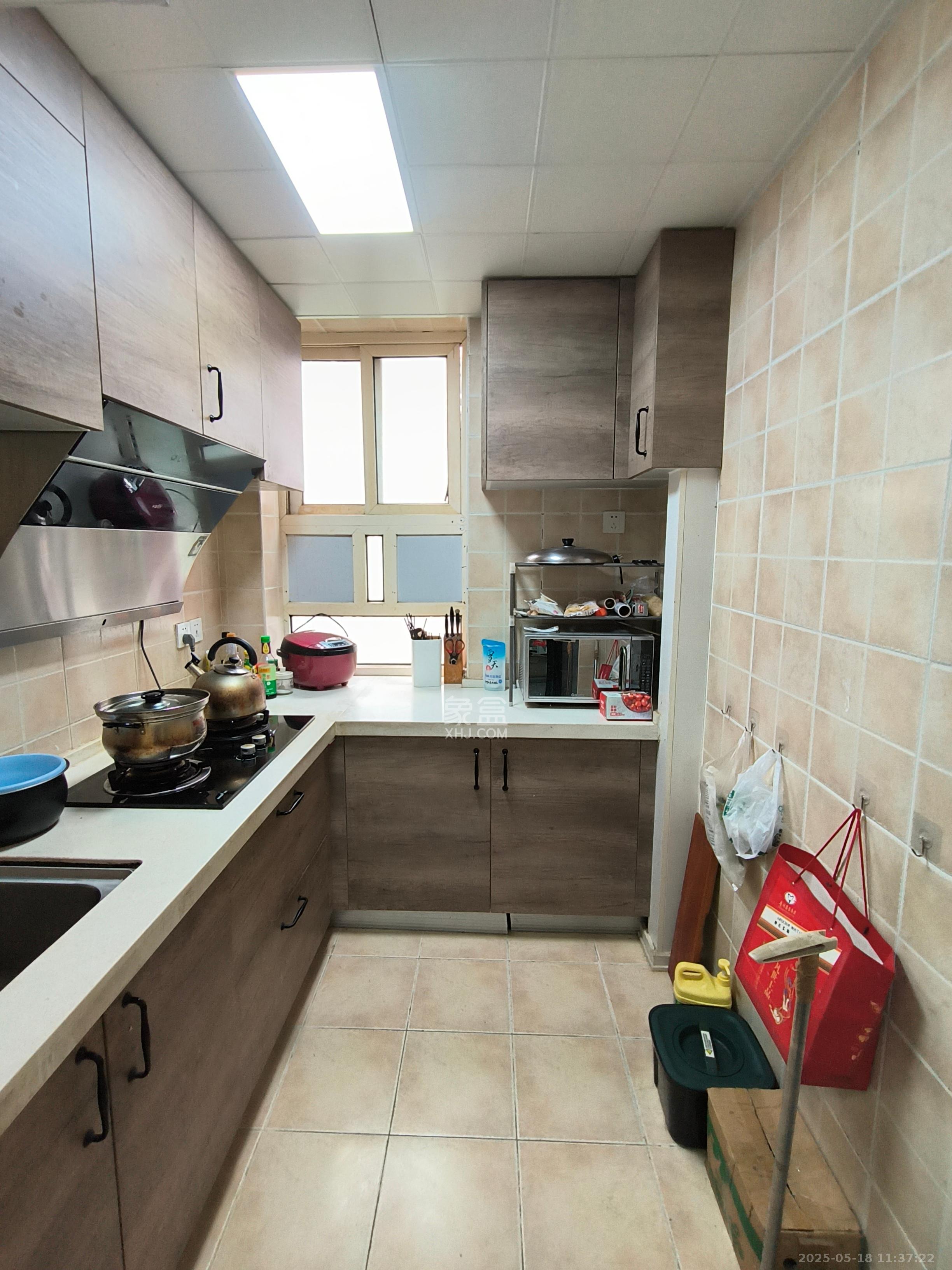 华天大酒店宿舍楼 2室1厅1卫 2400.0元/月 华天大酒店宿舍楼 2室1厅1卫 2400.0元/月室内图