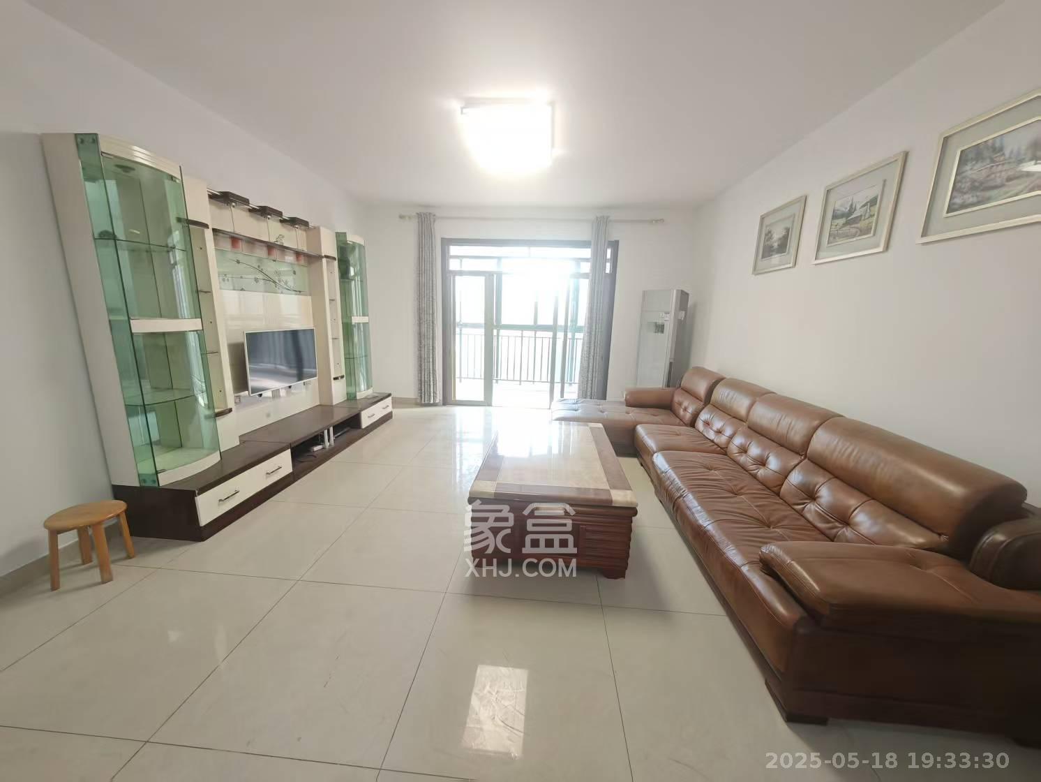 天城湖光山色  4室2厅2卫    3400.0元/月 天城湖光山色  4室2厅2卫    3400.0元/月