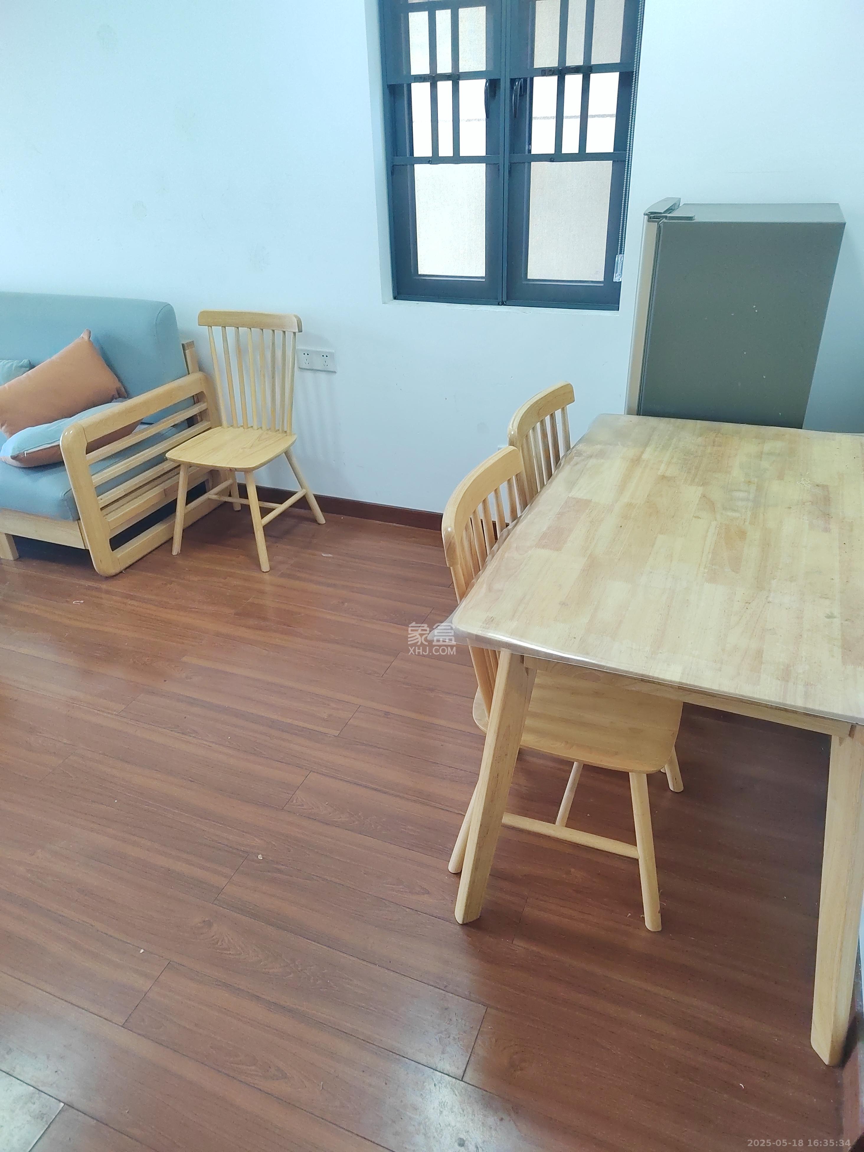 荣泰广场 3室2厅1卫 2400.0元/月 荣泰广场 3室2厅1卫 2400.0元/月室内图