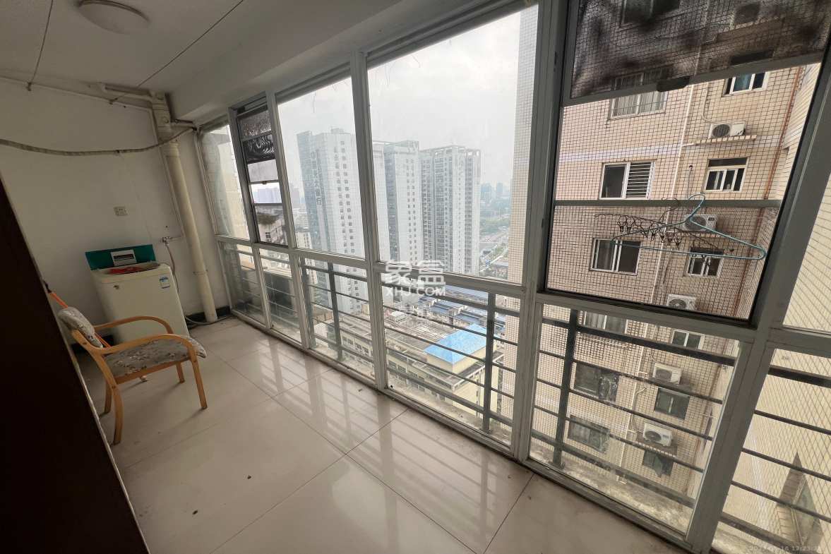 海利华宫大厦 3室2厅1卫 2500.0元/月 海利华宫大厦 3室2厅1卫 2500.0元/月室内图