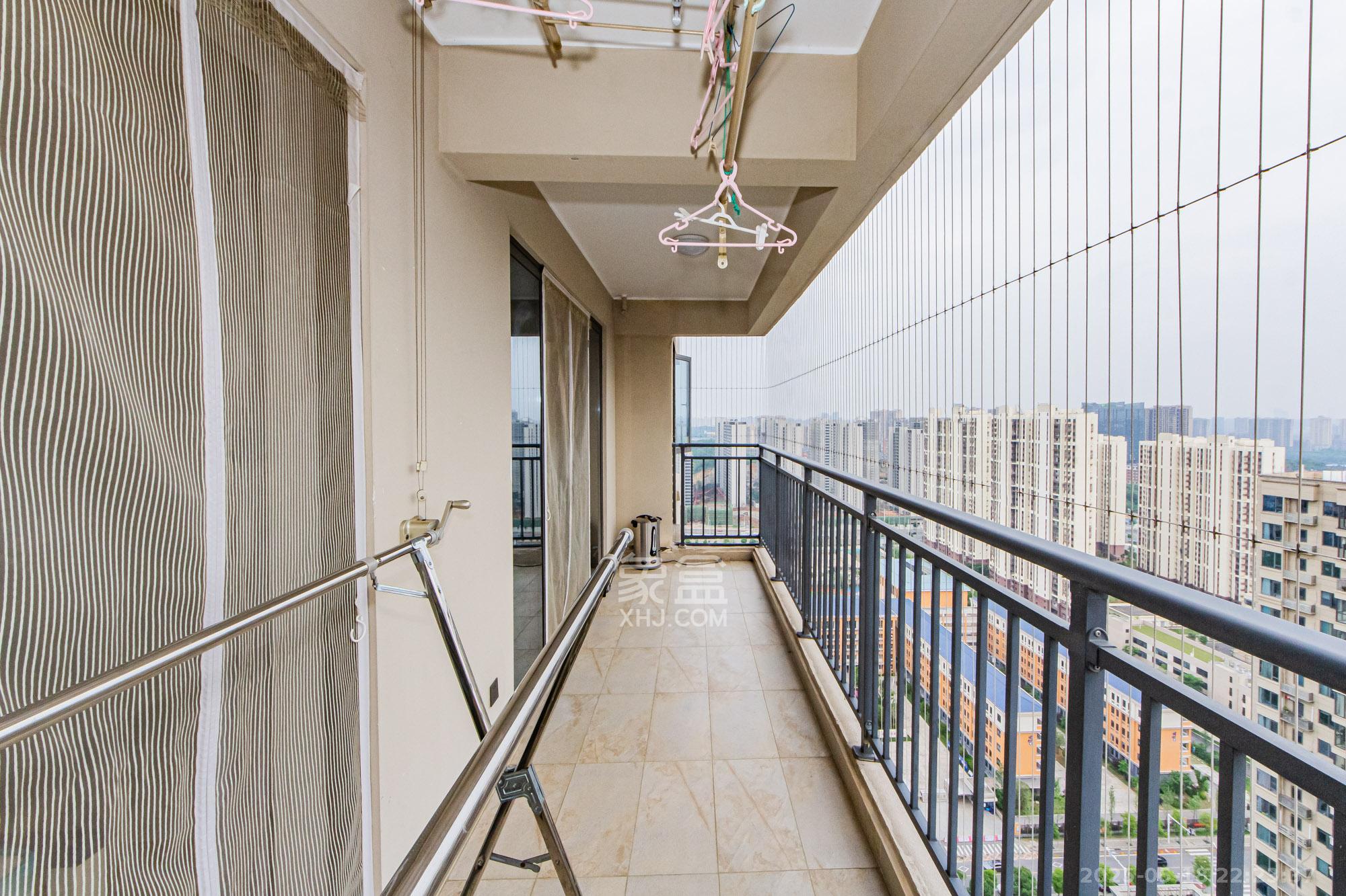 长房雍景湾  3室2厅2卫   140.00万阳台