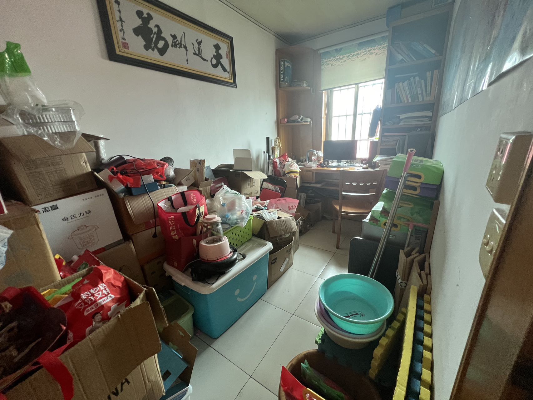 虎形山社区  3室1厅1卫   21.80万客厅