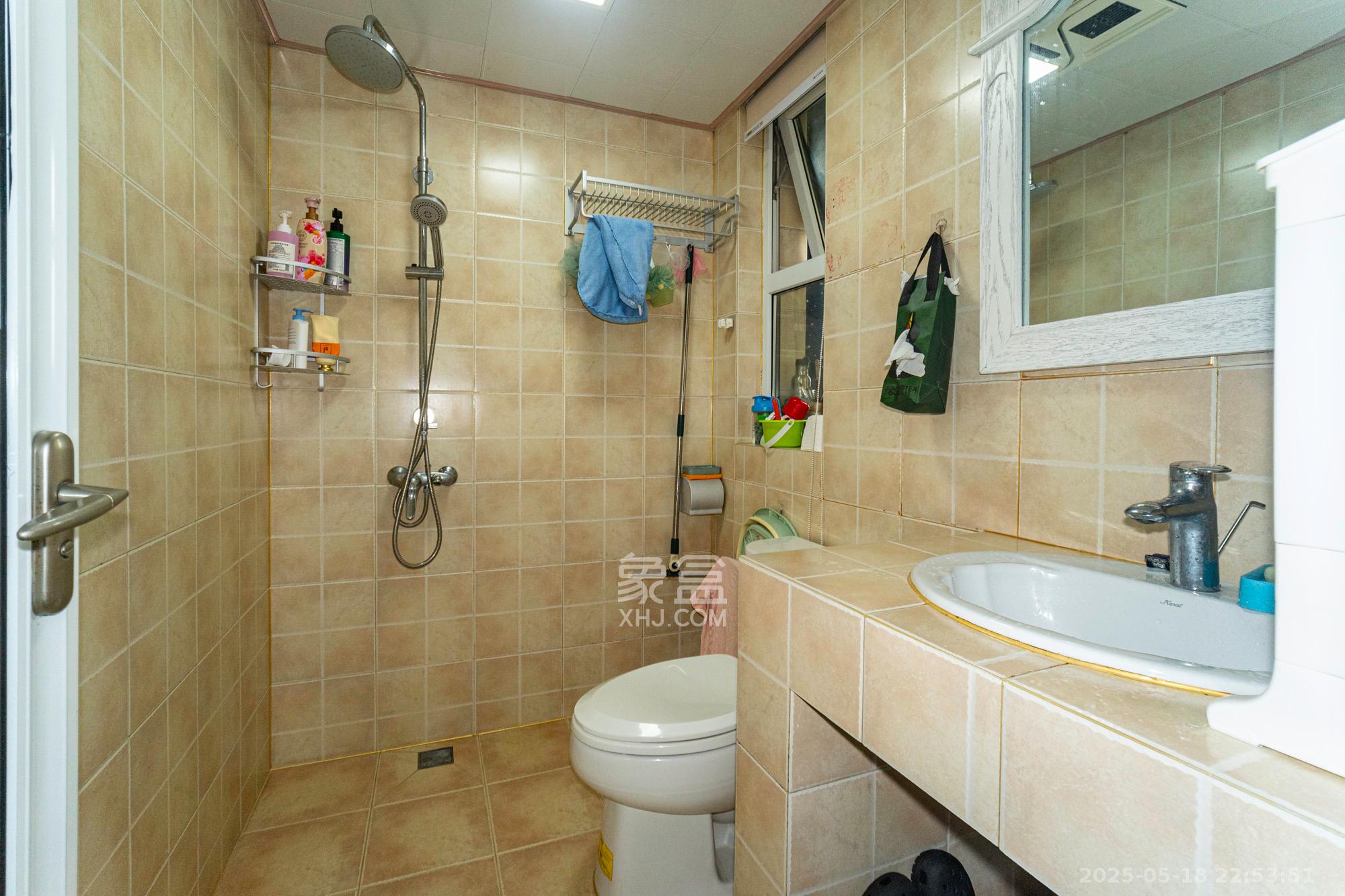 金科时代中心 3室2厅2卫 75.8万 金科时代中心 3室2厅2卫 75.8万卫生间