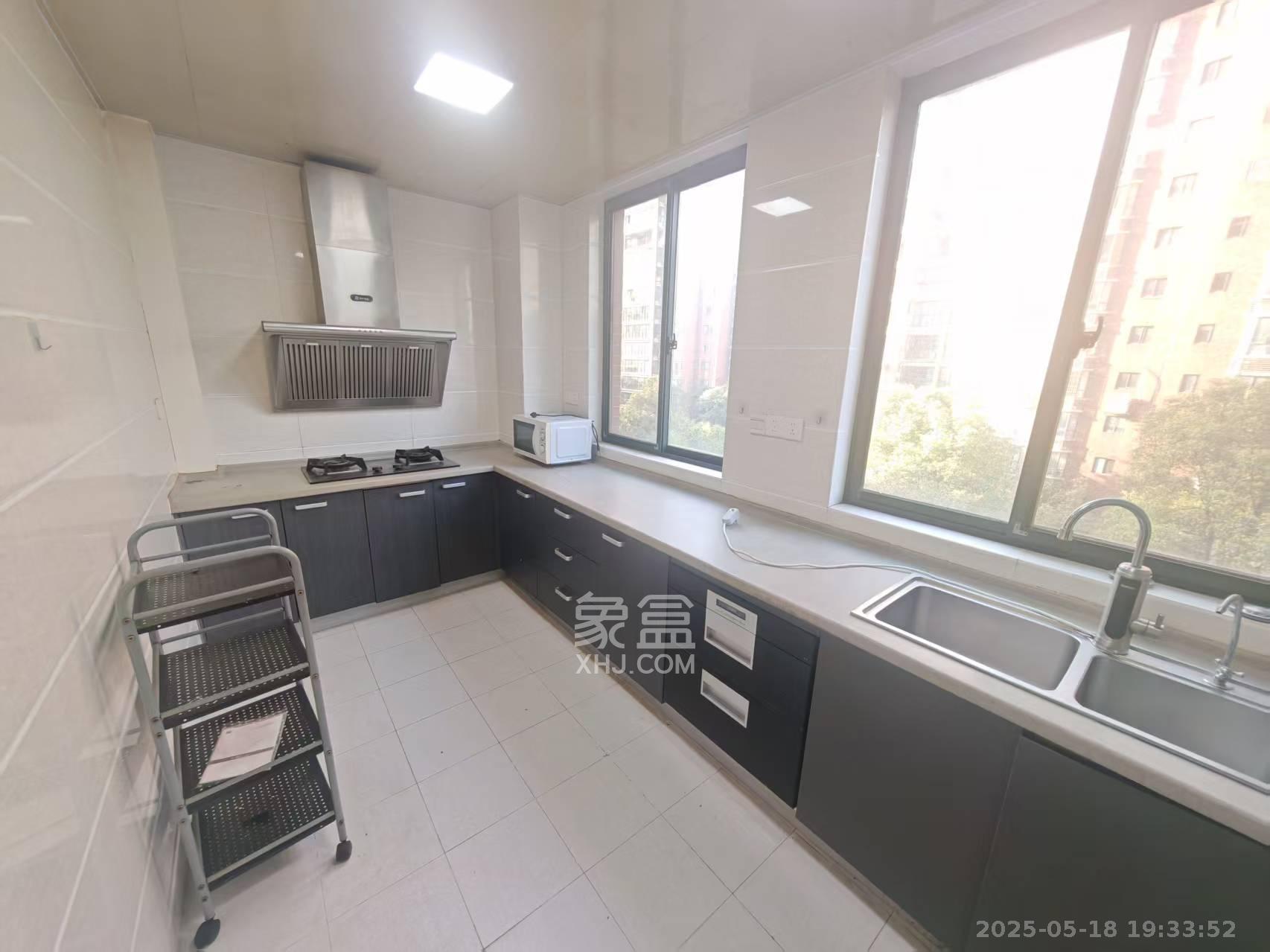 天城湖光山色  4室2厅2卫    3400.0元/月 天城湖光山色  4室2厅2卫    3400.0元/月室内图