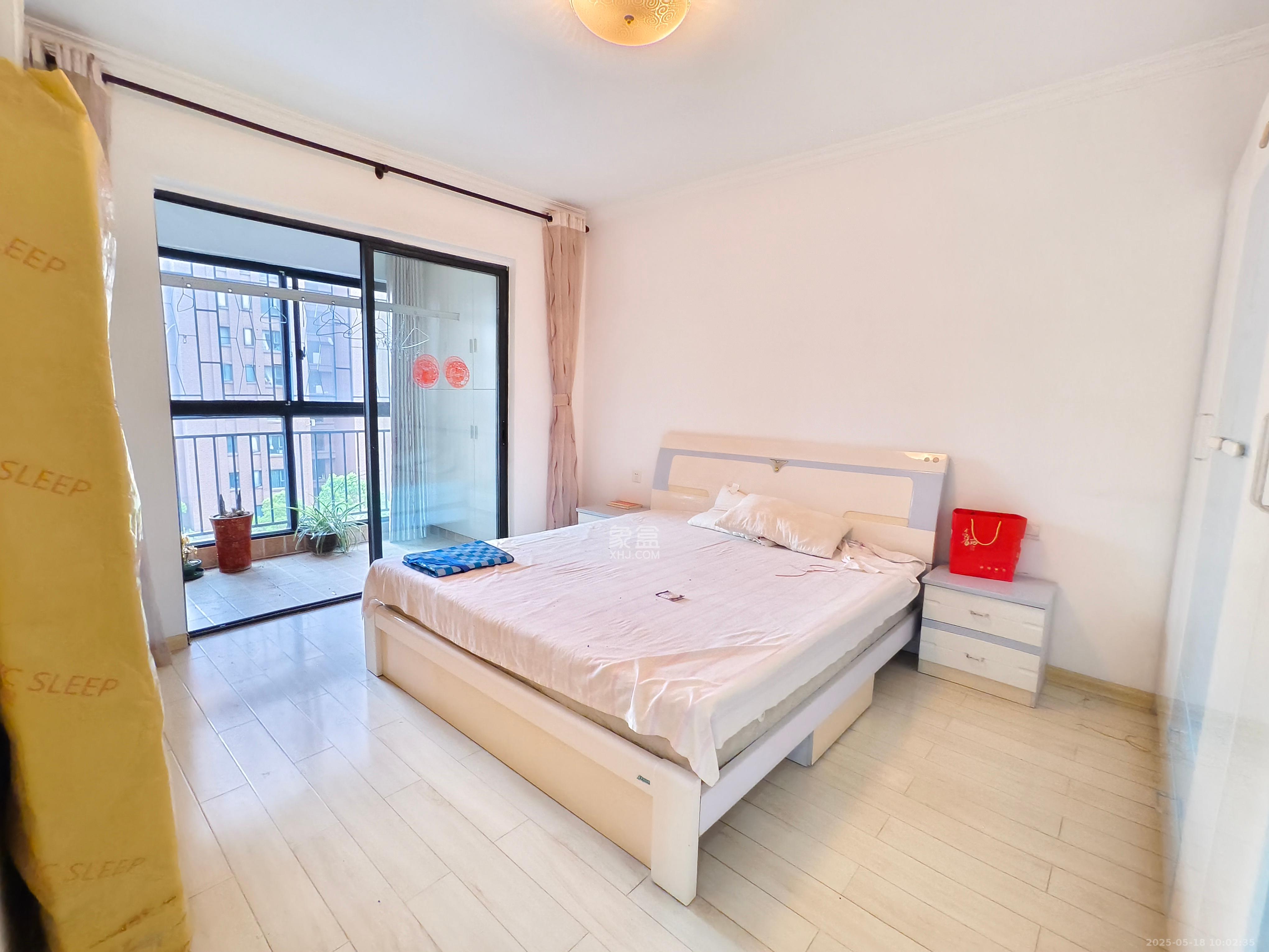 三一街区  4室2厅2卫   2400.00元/月室内图