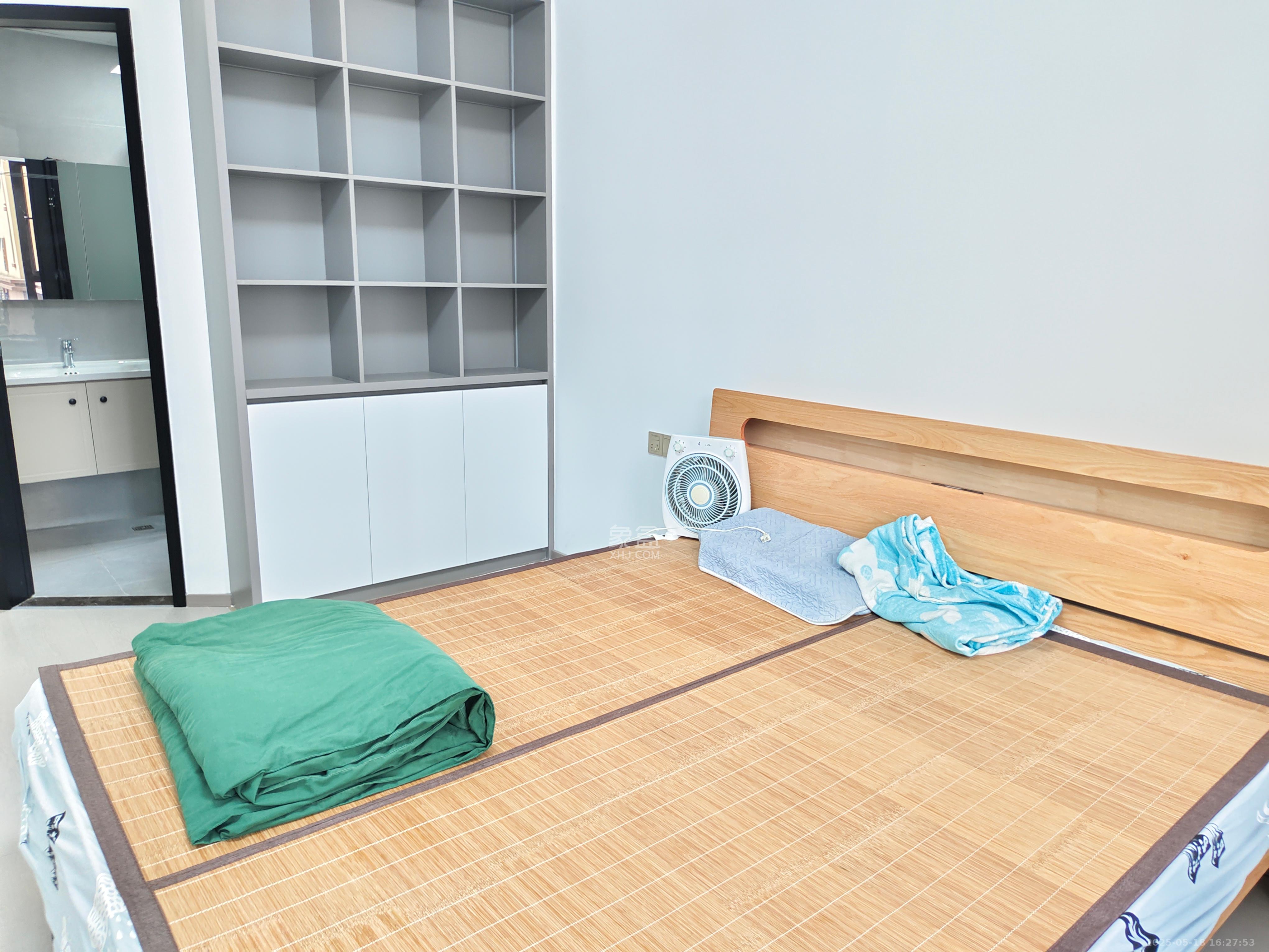 蓝光雍锦半岛  3室2厅1卫   3200.00元/月室内图