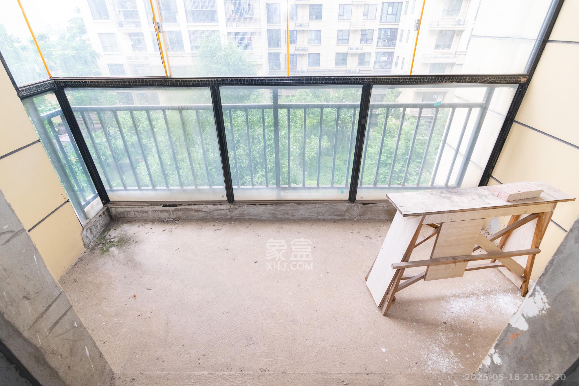 晟通城  3室2厅2卫    73.8万 晟通城  3室2厅2卫    73.8万阳台