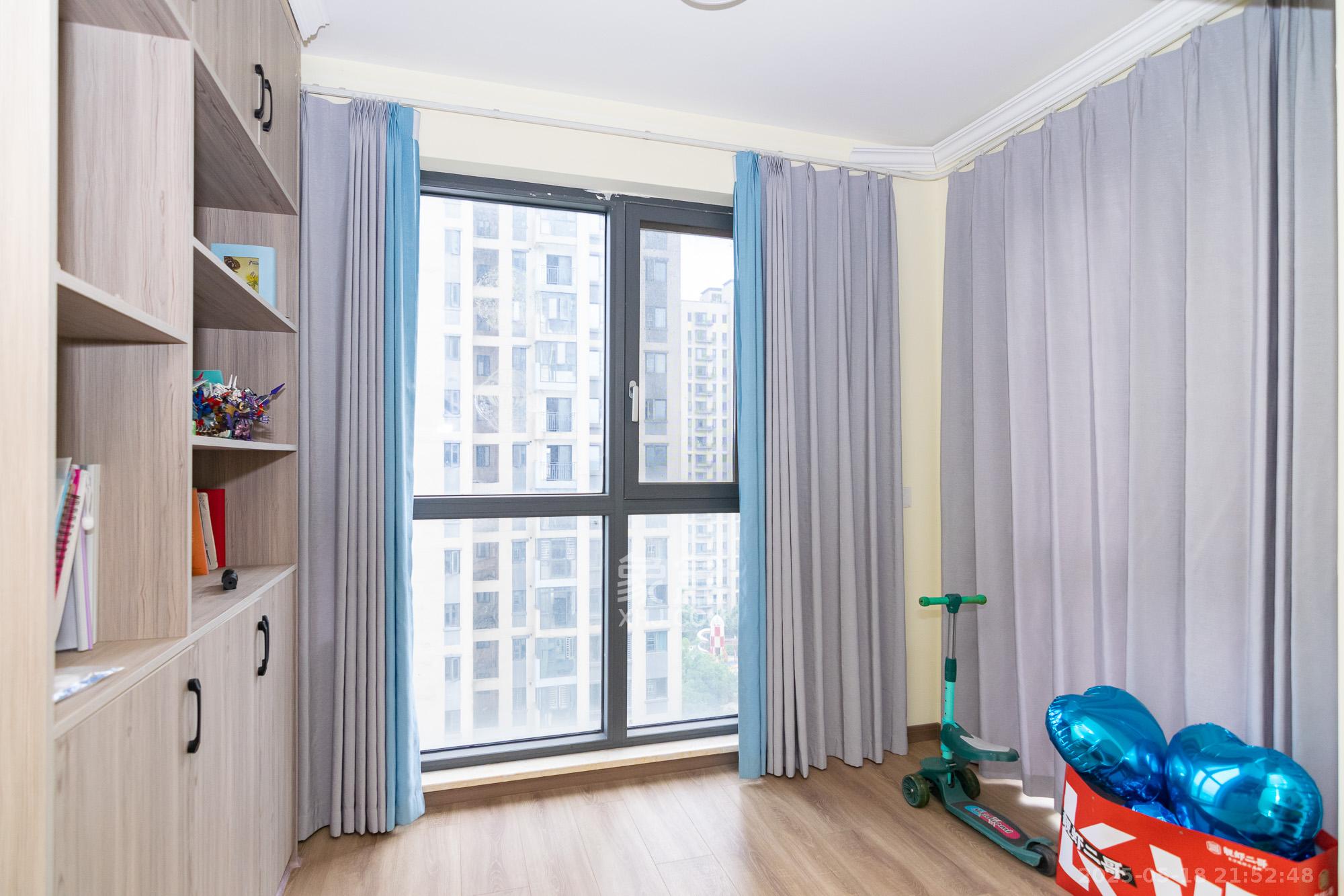 亿达智造小镇望天悦 3室2厅1卫 59.8万 亿达智造小镇望天悦 3室2厅1卫 59.8万阳台