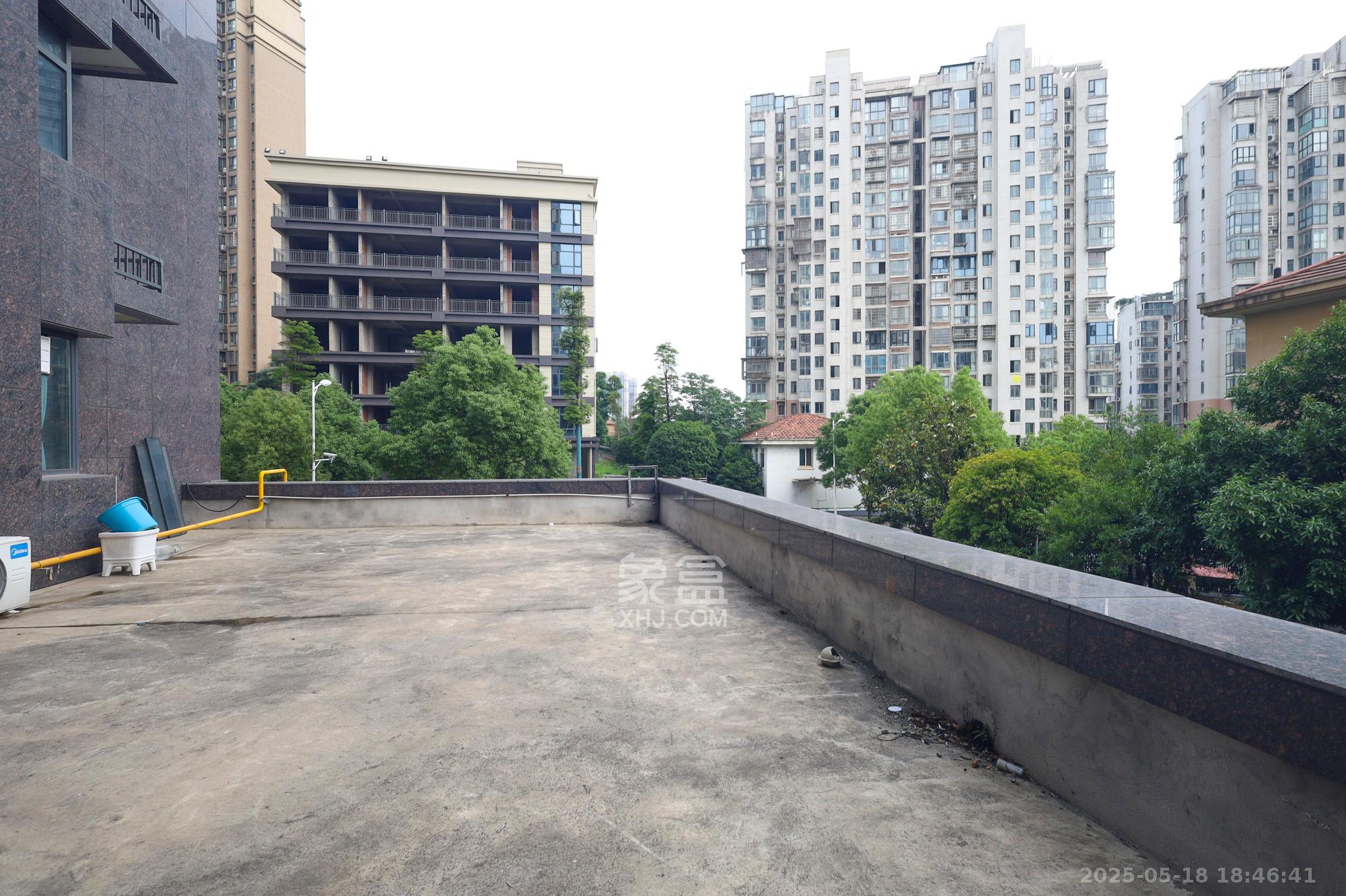 锦顺宸樾府 3室2厅2卫 88.0万 锦顺宸樾府 3室2厅2卫 88.0万阳台