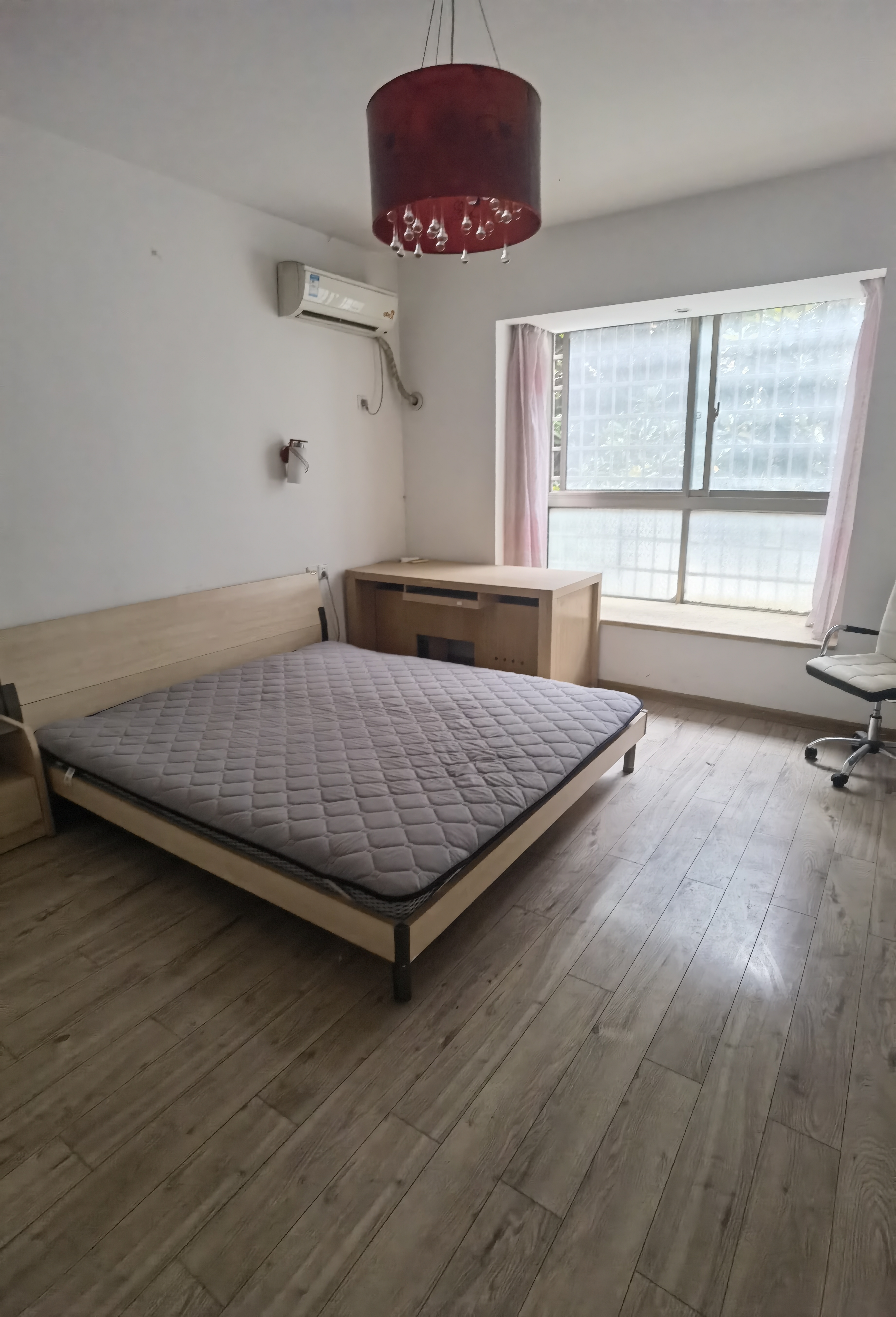 东方豪苑 4室2厅2卫 80.8万 东方豪苑 4室2厅2卫 80.8万客厅