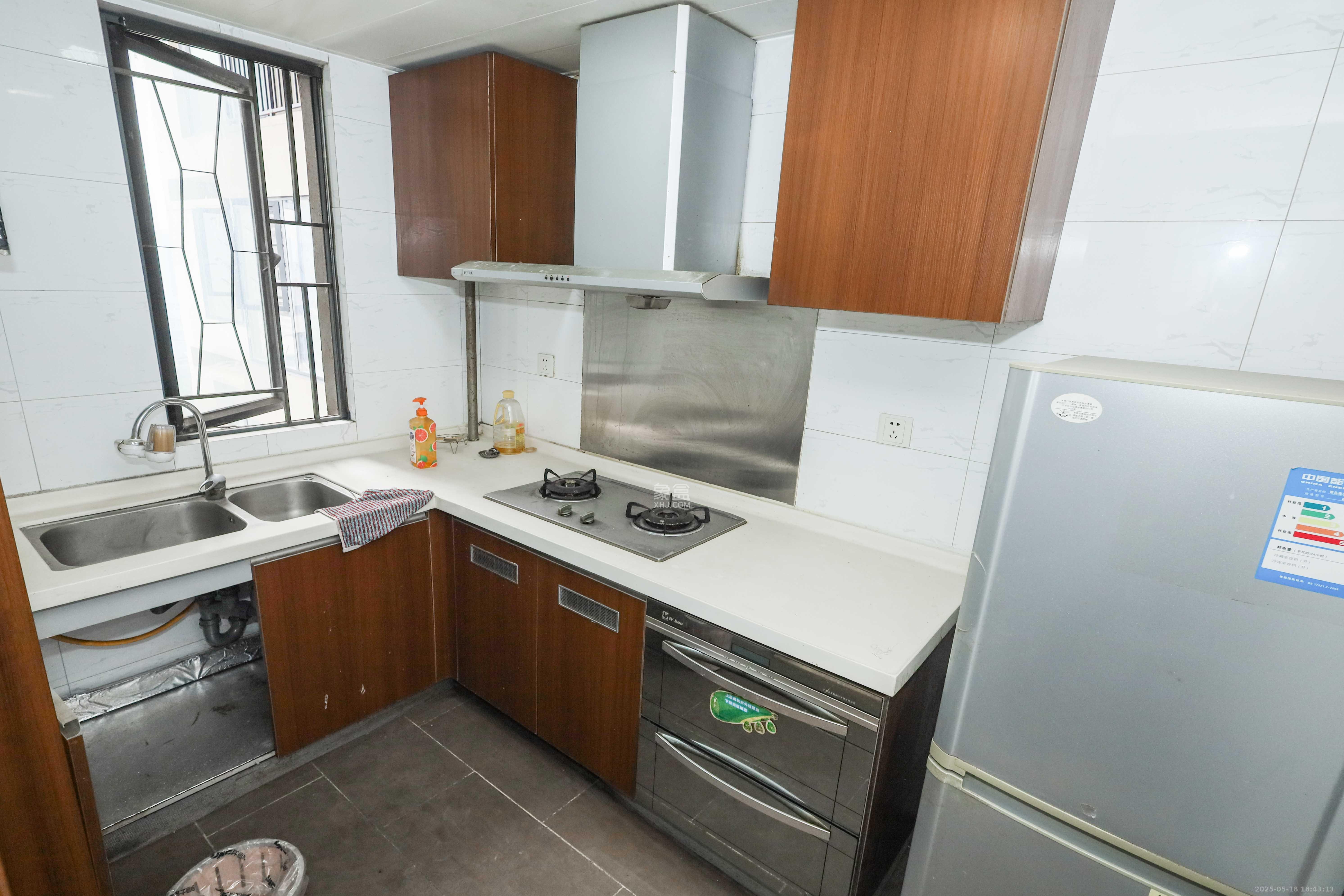 万科城市花园  3室2厅1卫    80.0万 万科城市花园  3室2厅1卫    80.0万厨房