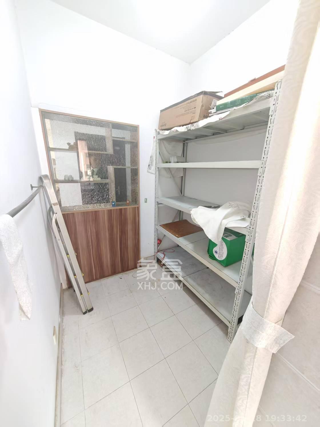 天城湖光山色  4室2厅2卫    3400.0元/月 天城湖光山色  4室2厅2卫    3400.0元/月室内图