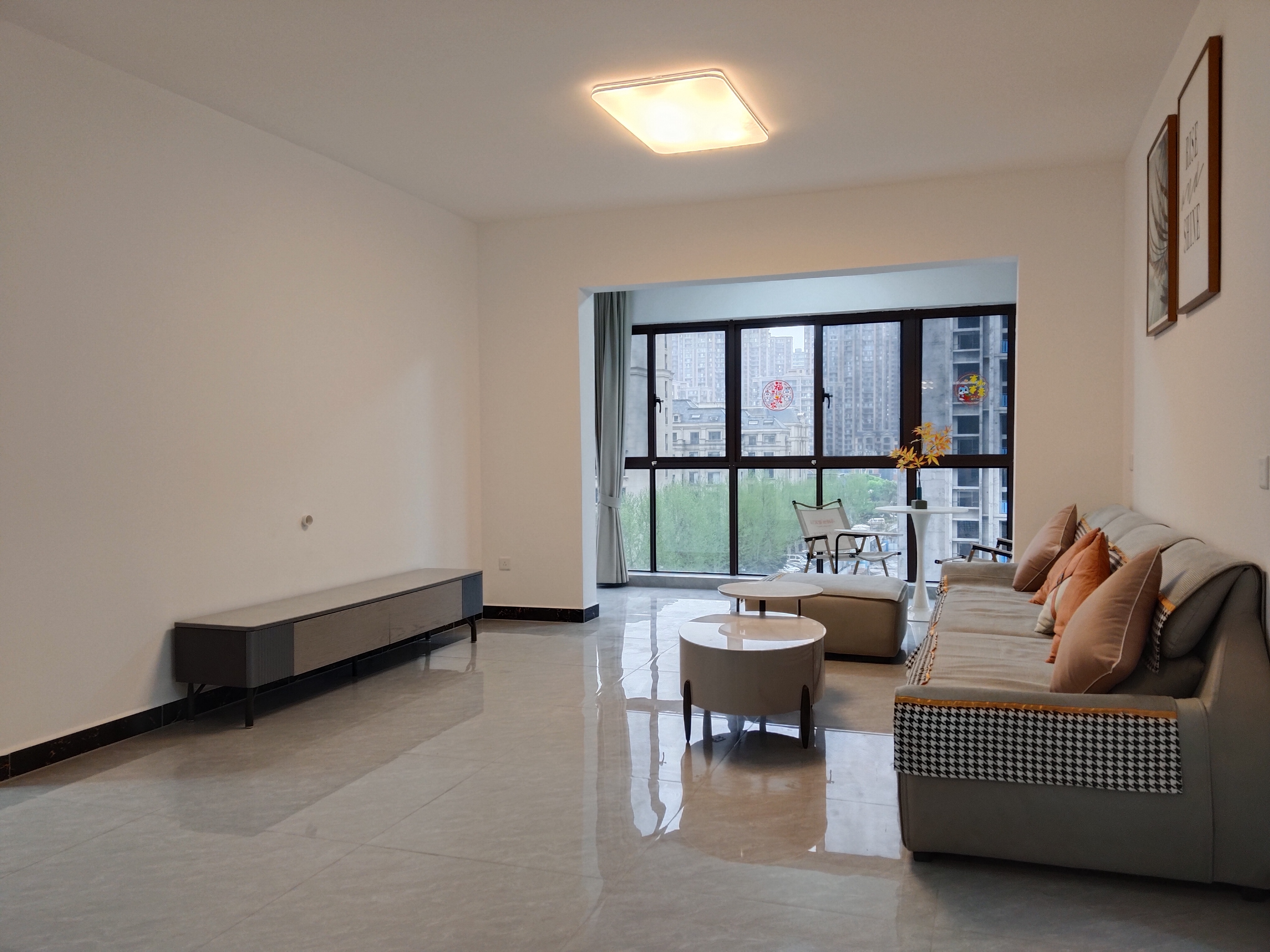 美的梧桐庄园 3室2厅2卫 2600.0元/月 美的梧桐庄园 3室2厅2卫 2600.0元/月室内图