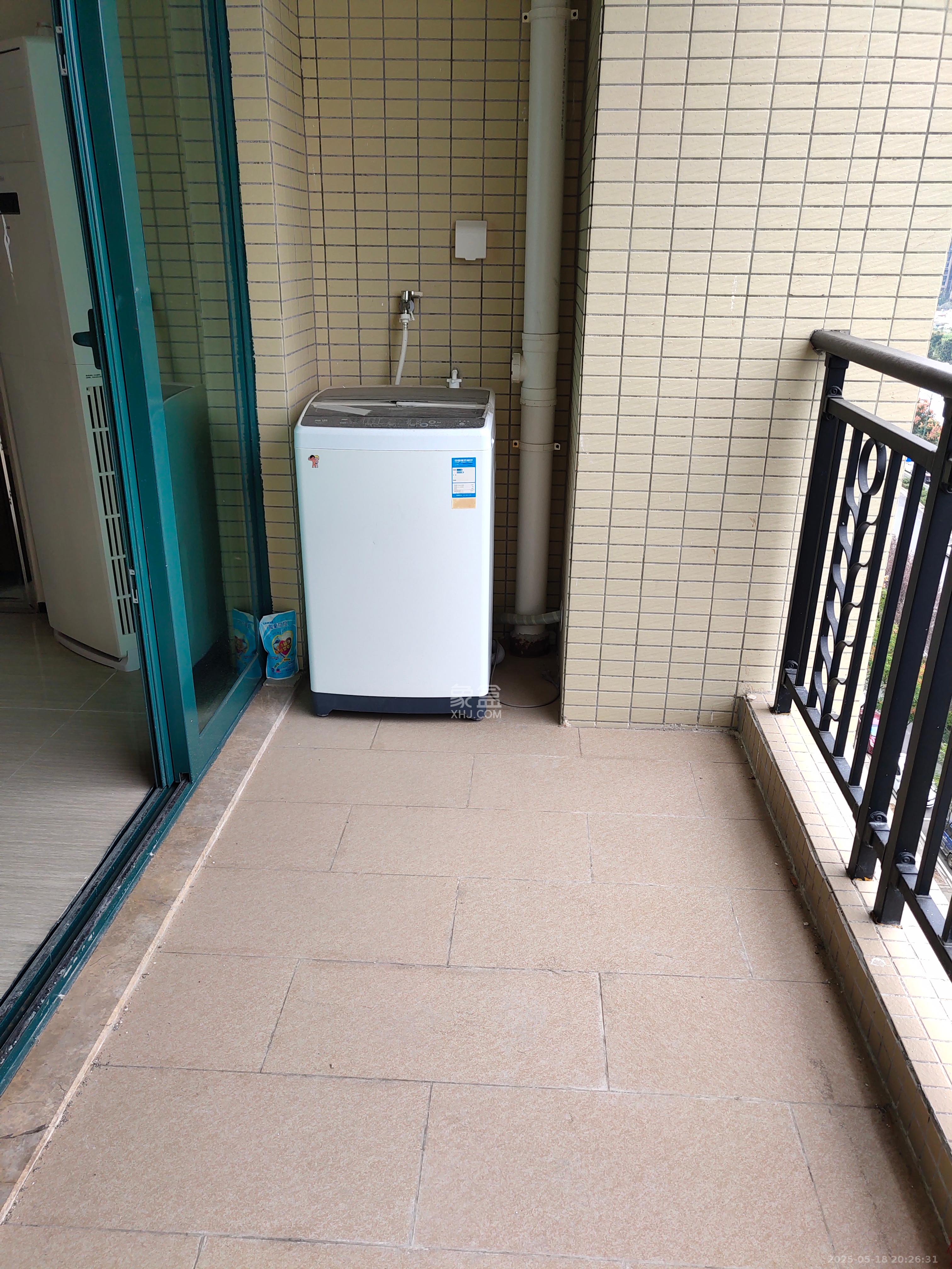 恒大翡翠华庭  1室2厅1卫   1600.00元/月室内图