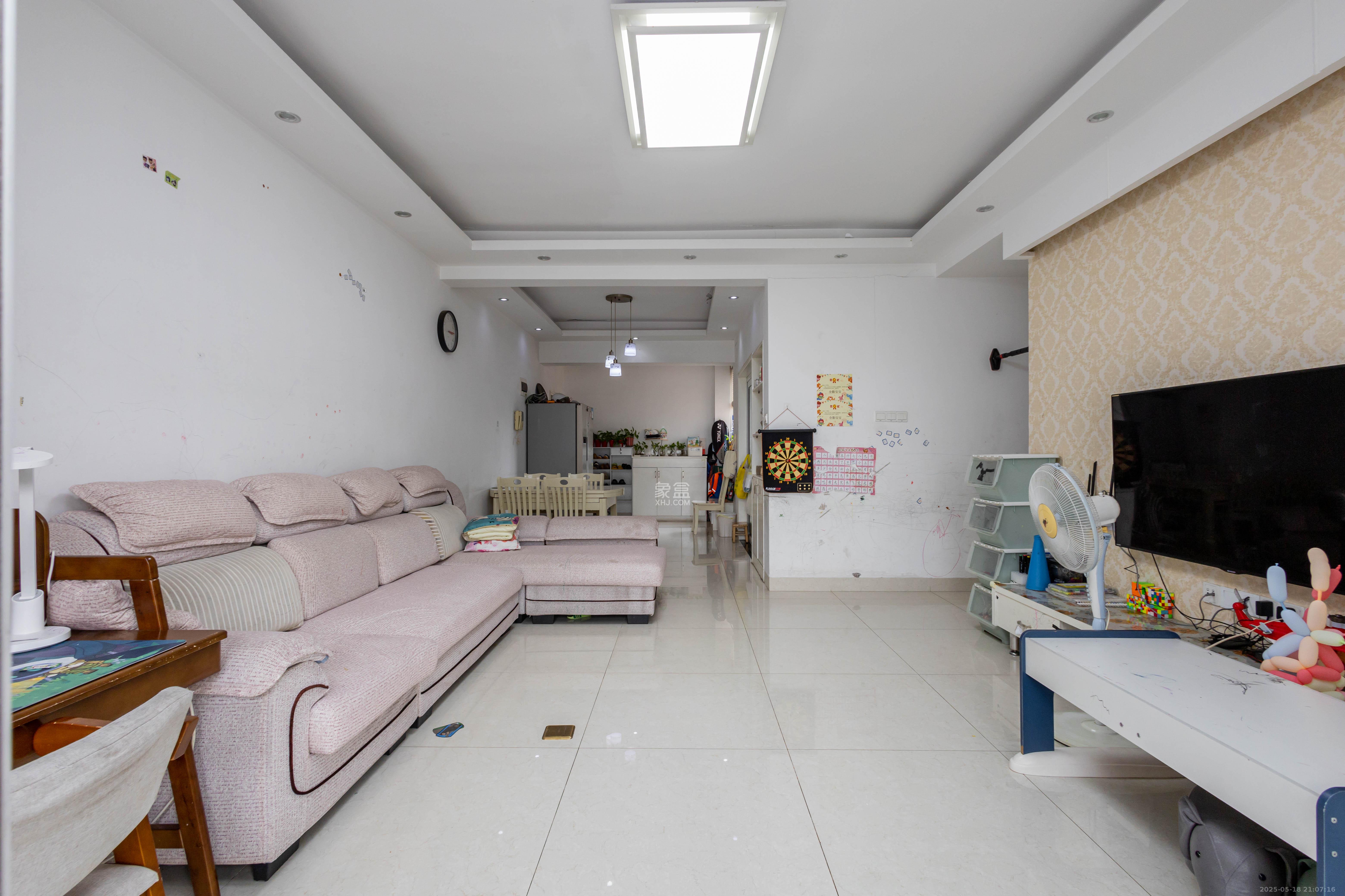 星城国际 3室2厅1卫 60.0万 星城国际 3室2厅1卫 60.0万客厅