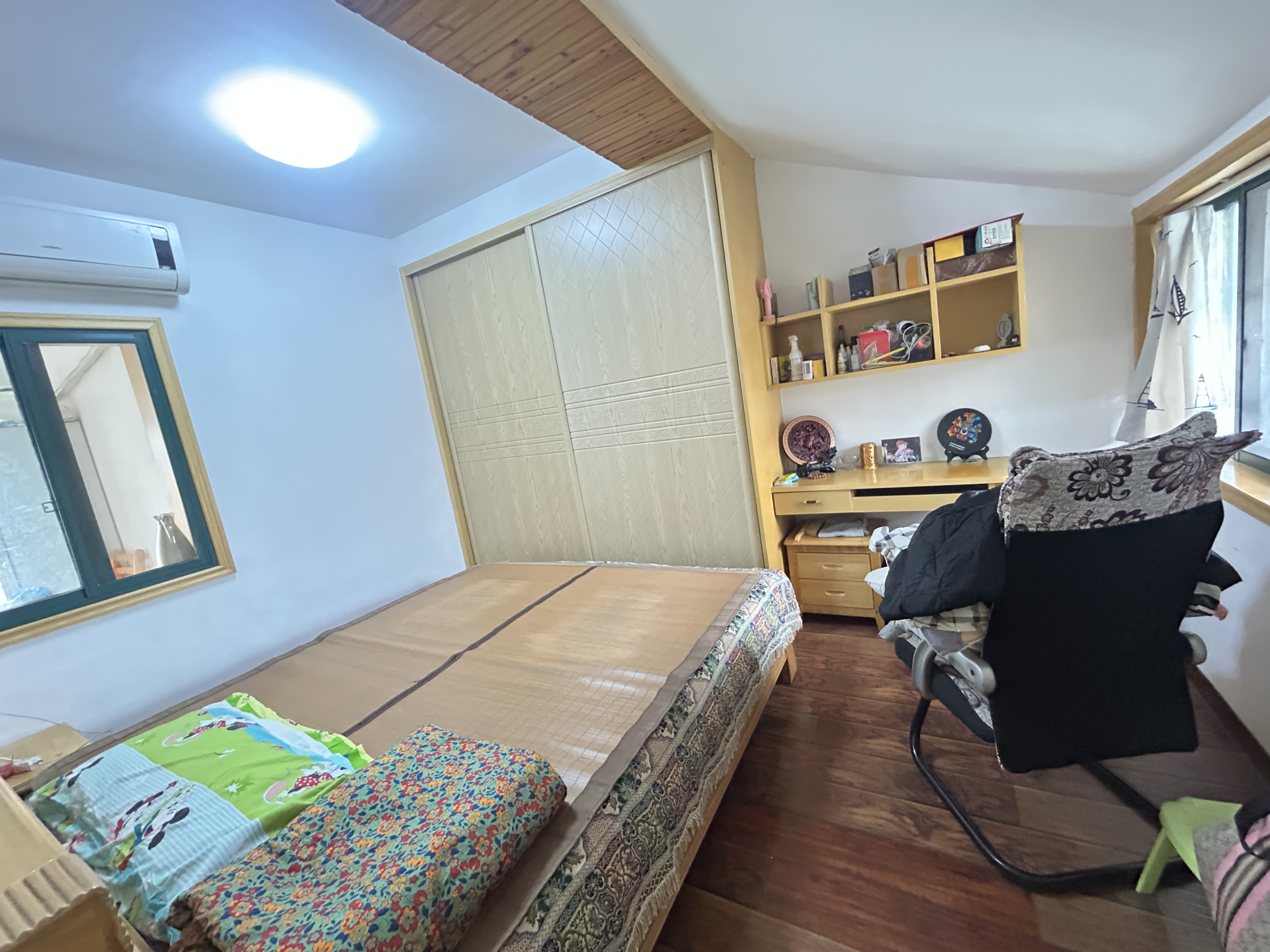 香槟花苑 5室2厅2卫 1500.0元/月 香槟花苑 5室2厅2卫 1500.0元/月室内图